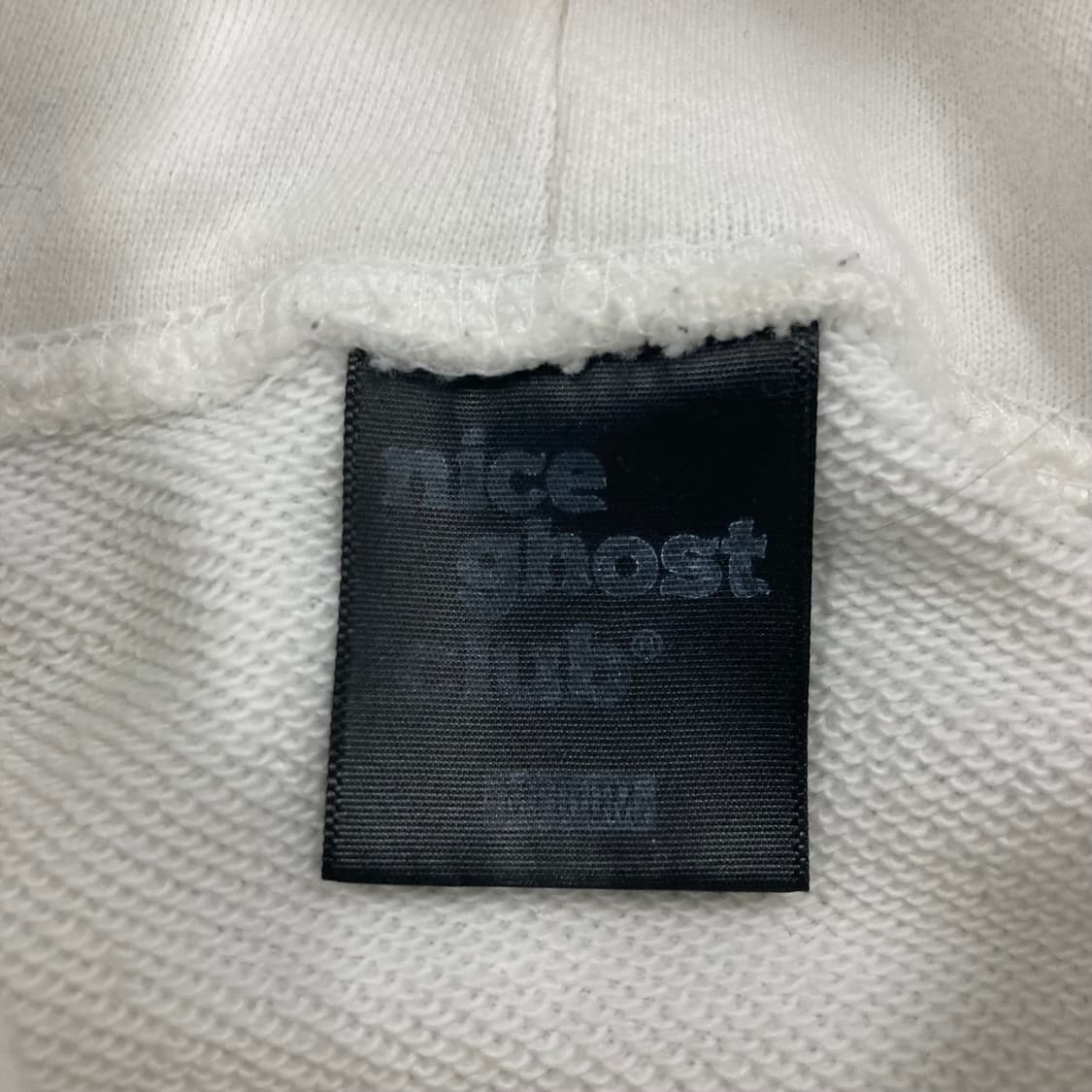 나이스 고스트 클럽 화이트 컬러 빅로고 후드티 상품이미지3