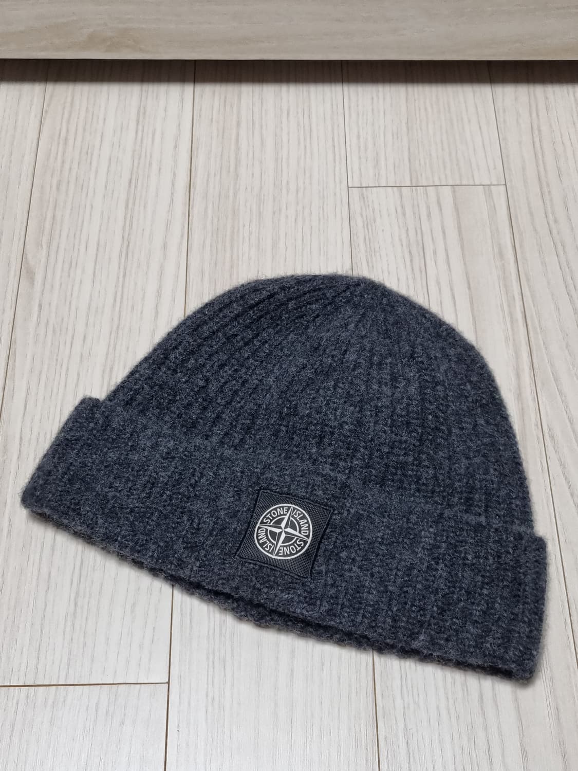 스톤아일랜드 로고 차콜 비니 상품이미지1