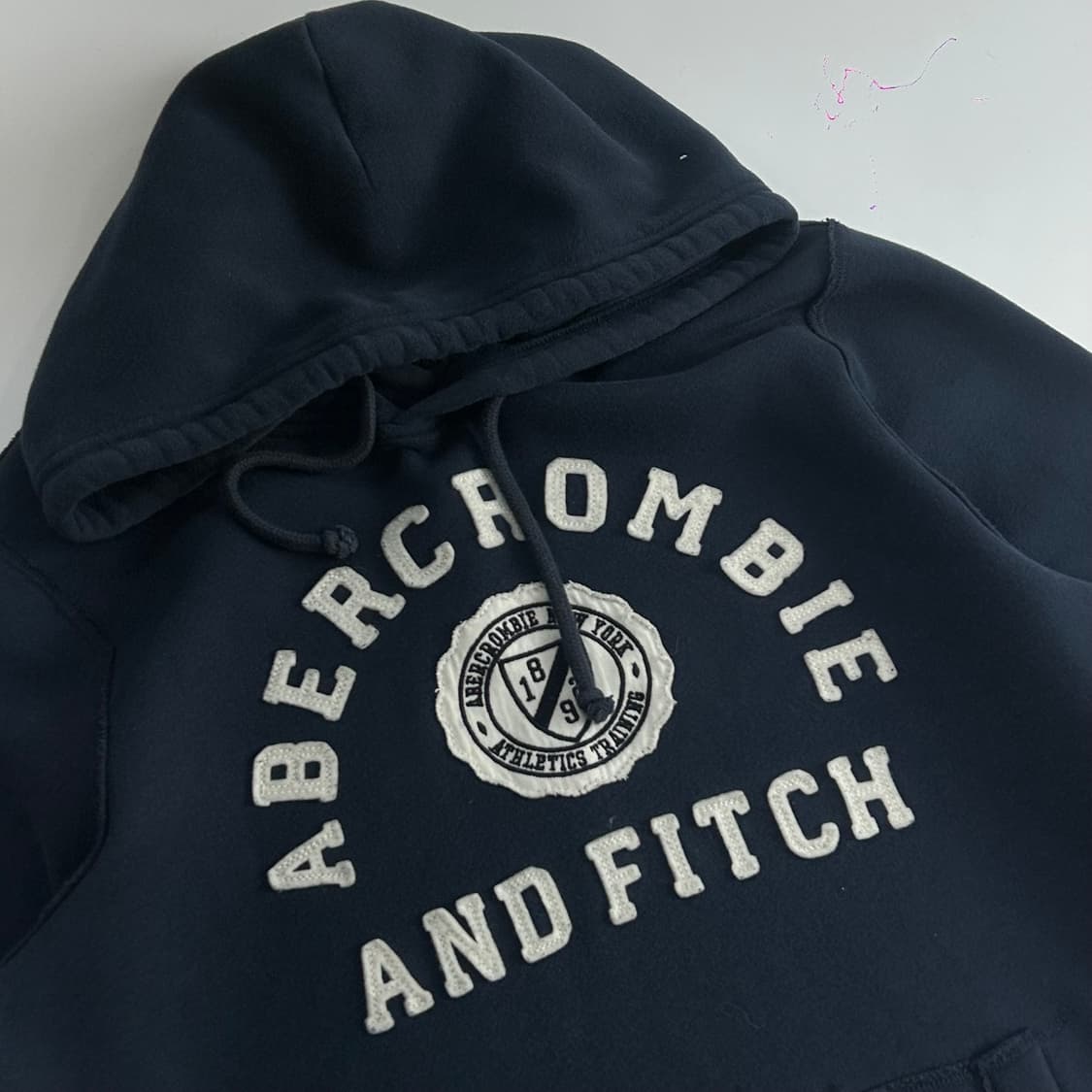 Abercrombie 아베크롬비 스펠아웃로고 네이비 후드티 상품이미지4