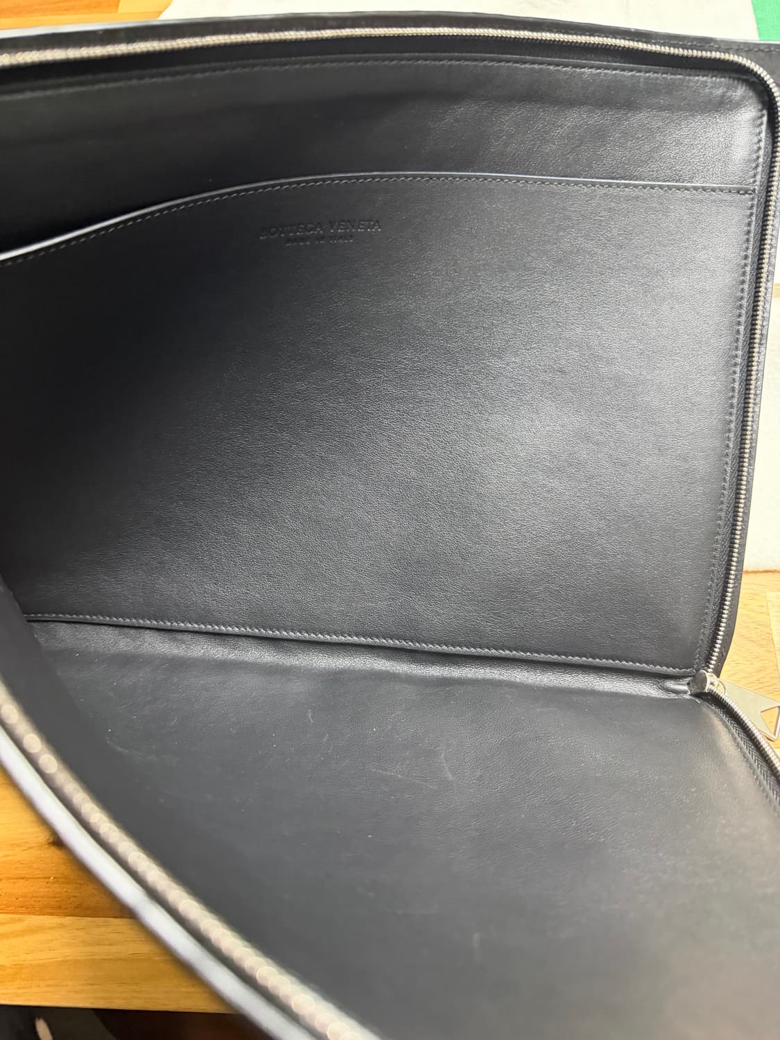보테가베네타   하프 지퍼 파우치 클러치  상태 좋아요 상품이미지3