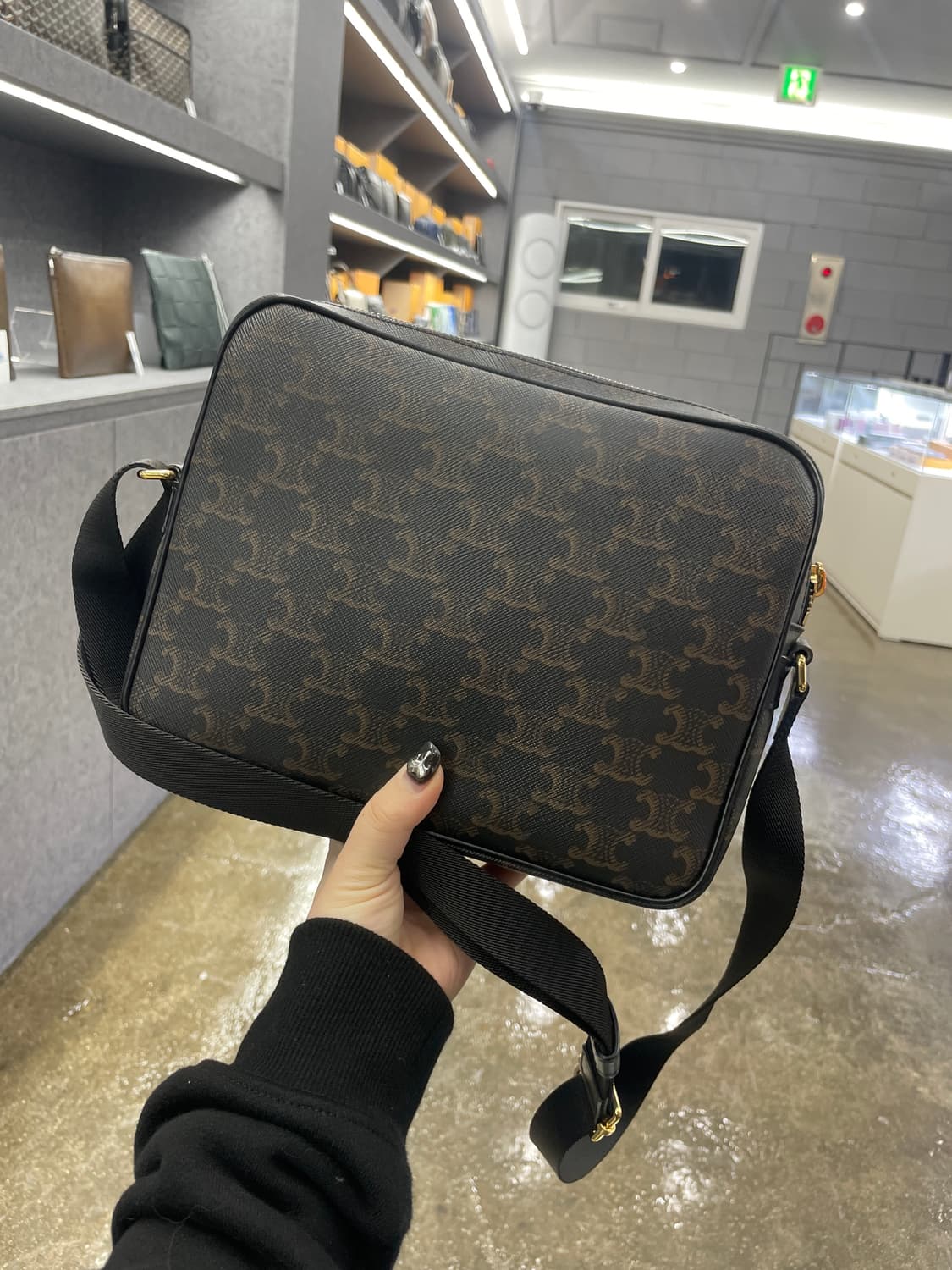 셀린느 트리옹프 캔버스 미디엄 메신저백 상품이미지2