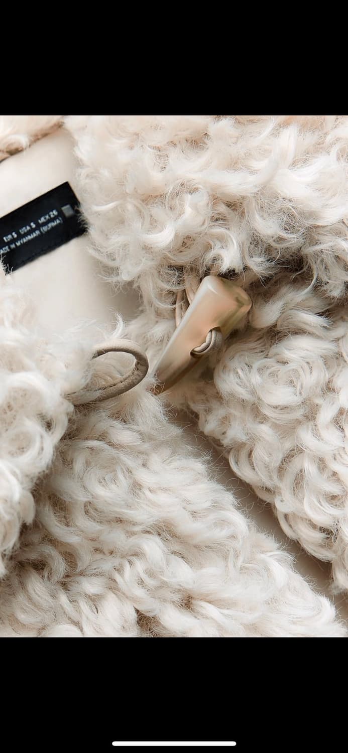 새상품) ZARA 자라 페이크 퍼 뽀글이 토글 시어링 크롭 점퍼 m 상품이미지2