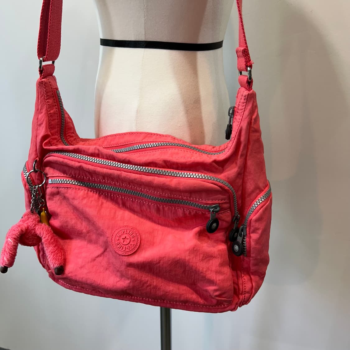 키플링 핑크 크로스백 상품이미지2