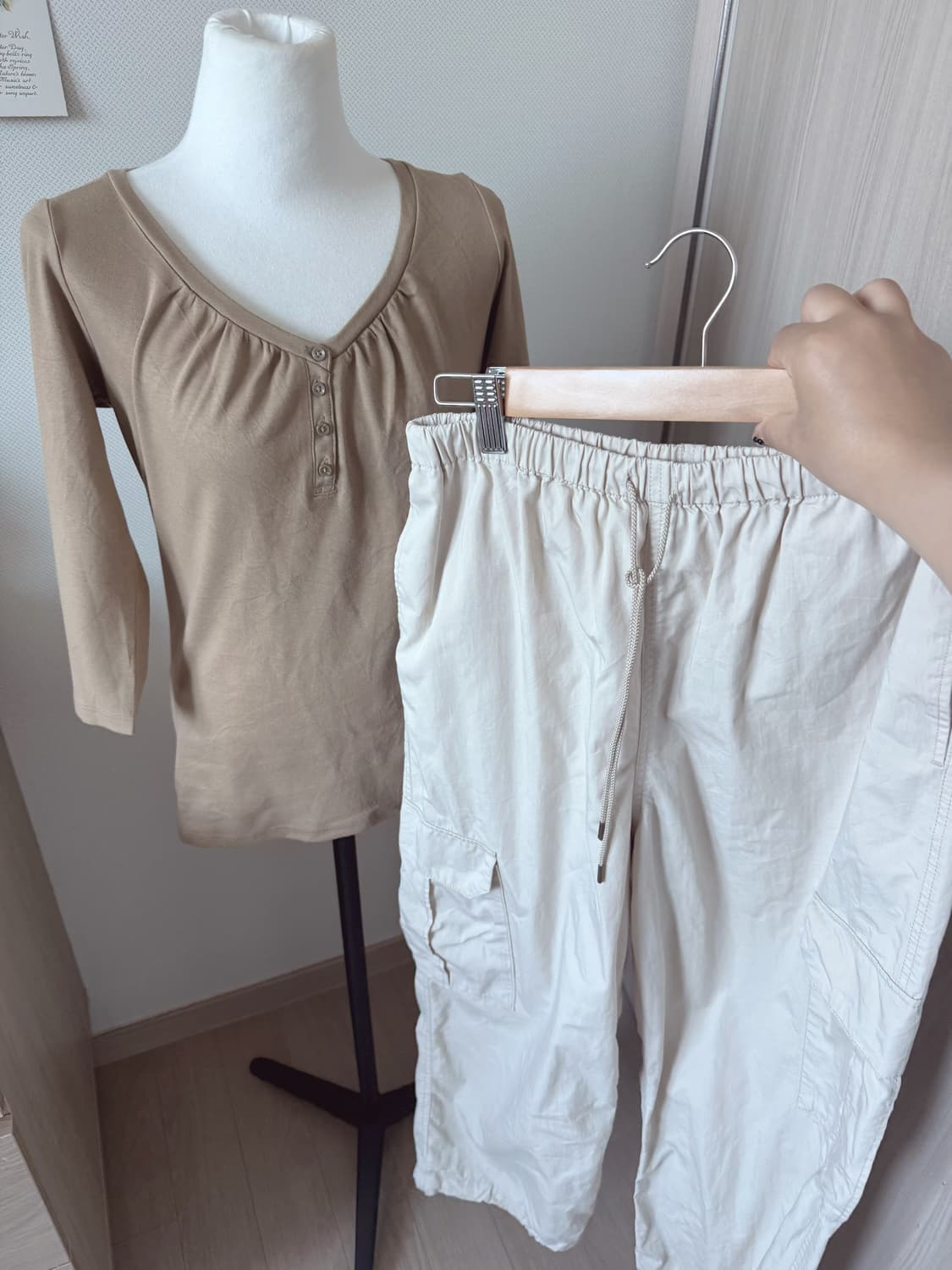 연한 베이지 카고바지 상품이미지1