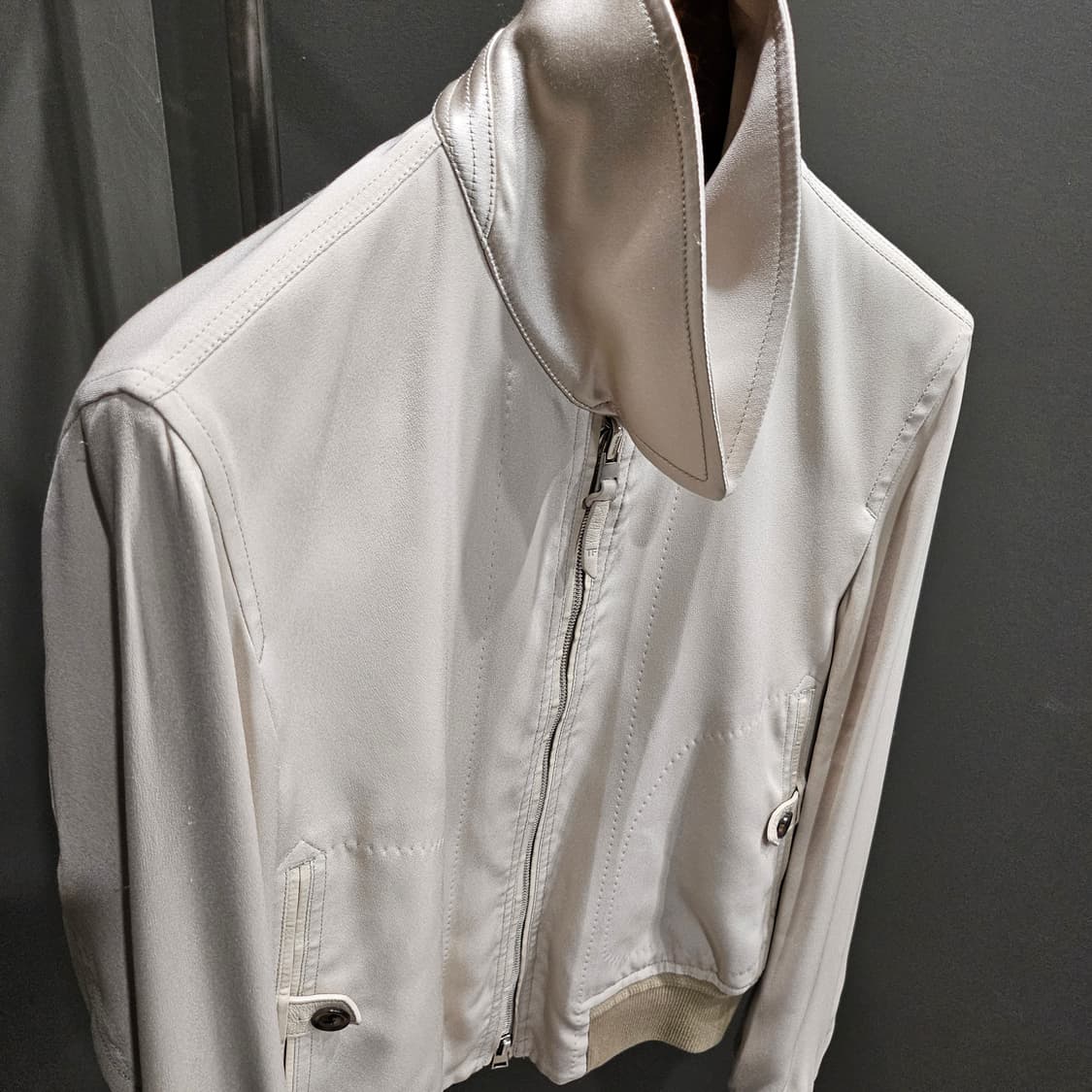 톰포드 가죽 트리밍 실크 새틴 실크 크레이프 리버시블 자켓 상품이미지6