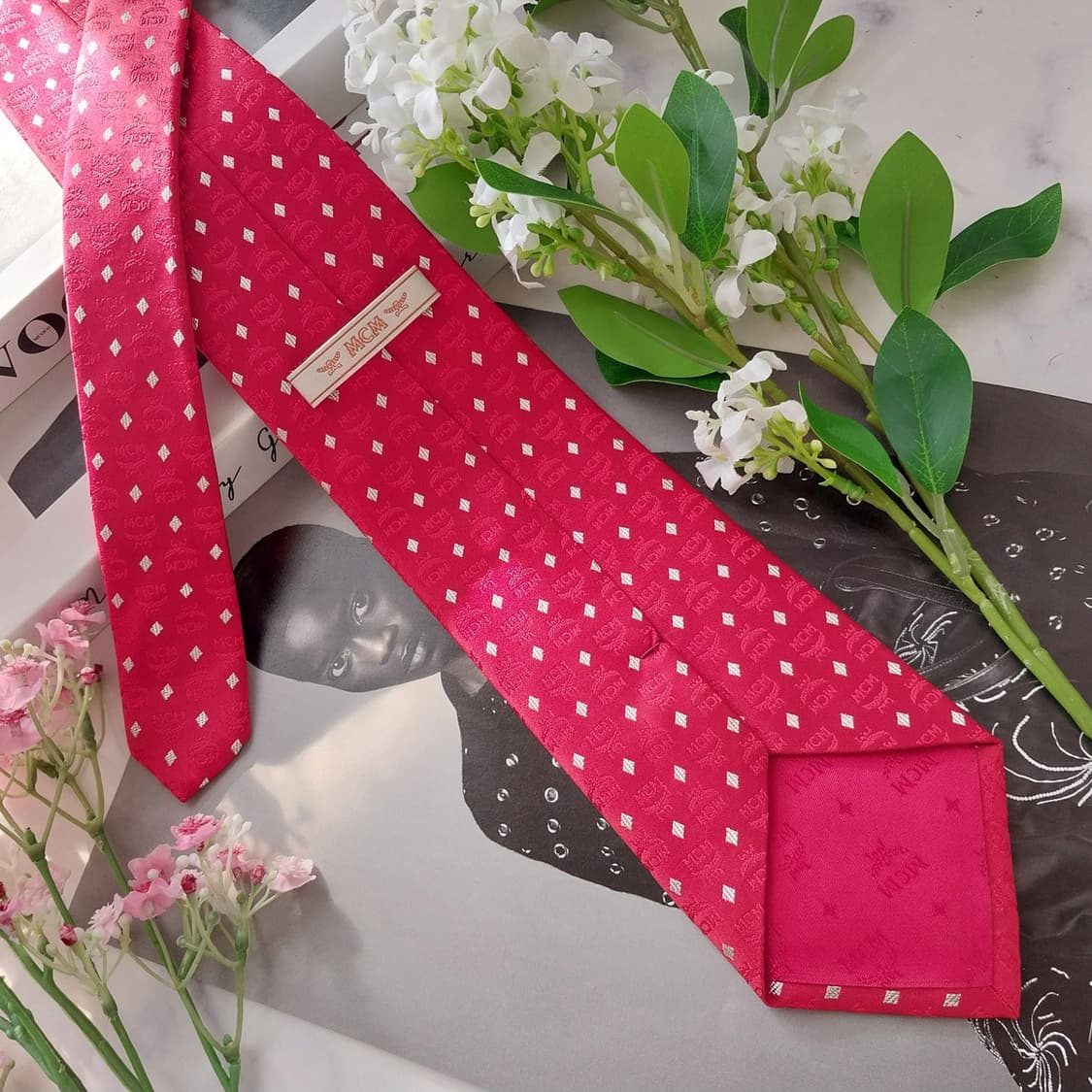 엠씨엠 실크 레드 로고 자카드 넥타이 9cm A+등급 K2083
 상품이미지3