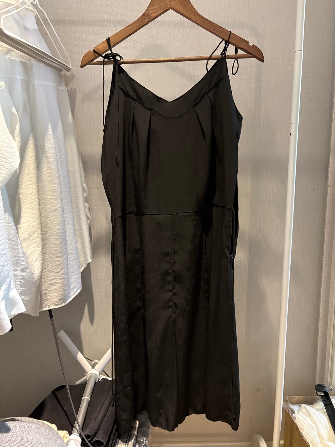 새틴 나시 미디 원피스 상품이미지1