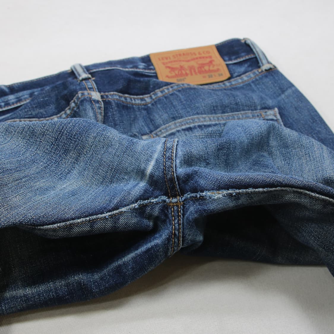 (착용컷) 리바이스 501 (남성용 32.5) 상품이미지9