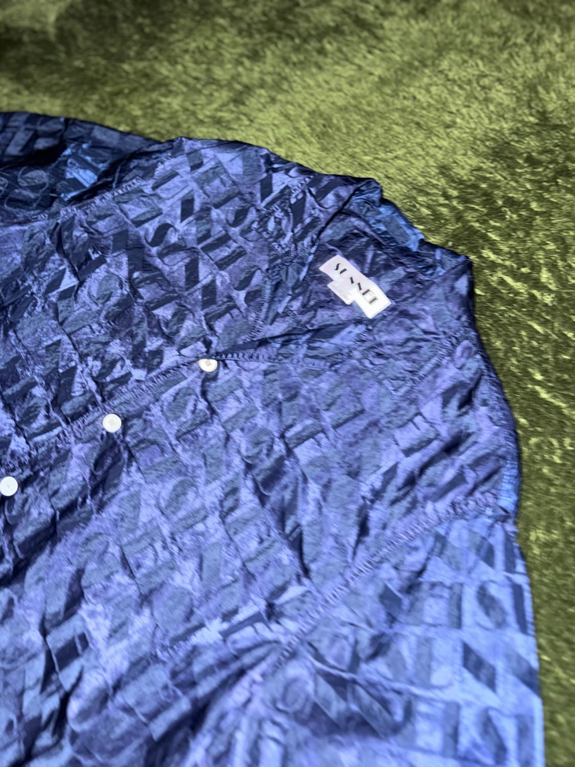 [XL] SUNNEI 써네이 엠보스드 로고 프린트 오픈카라 하프 셔츠 상품이미지2