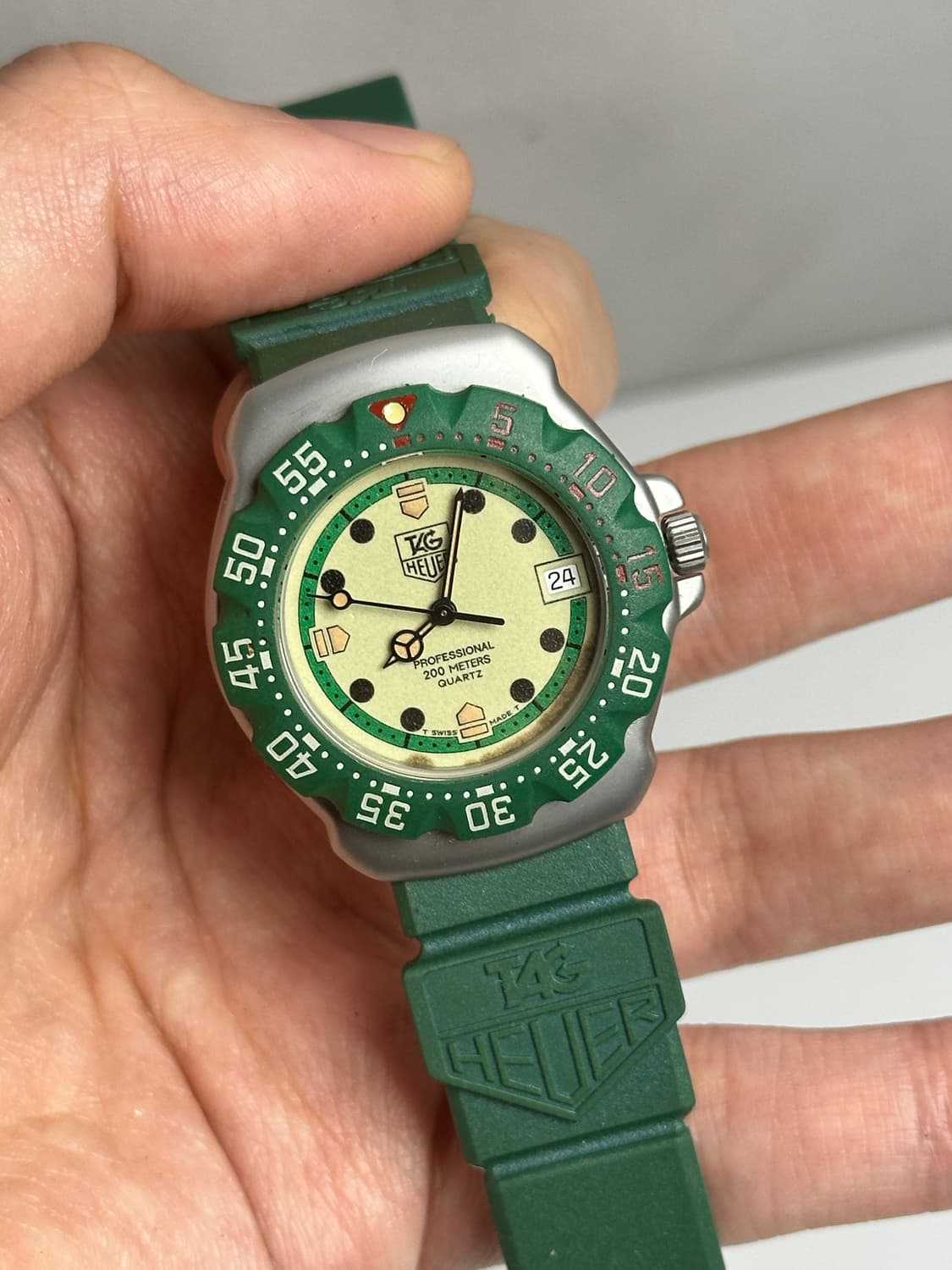 태그호이어 포뮬러1 kith 콜라보 원판 상품이미지4