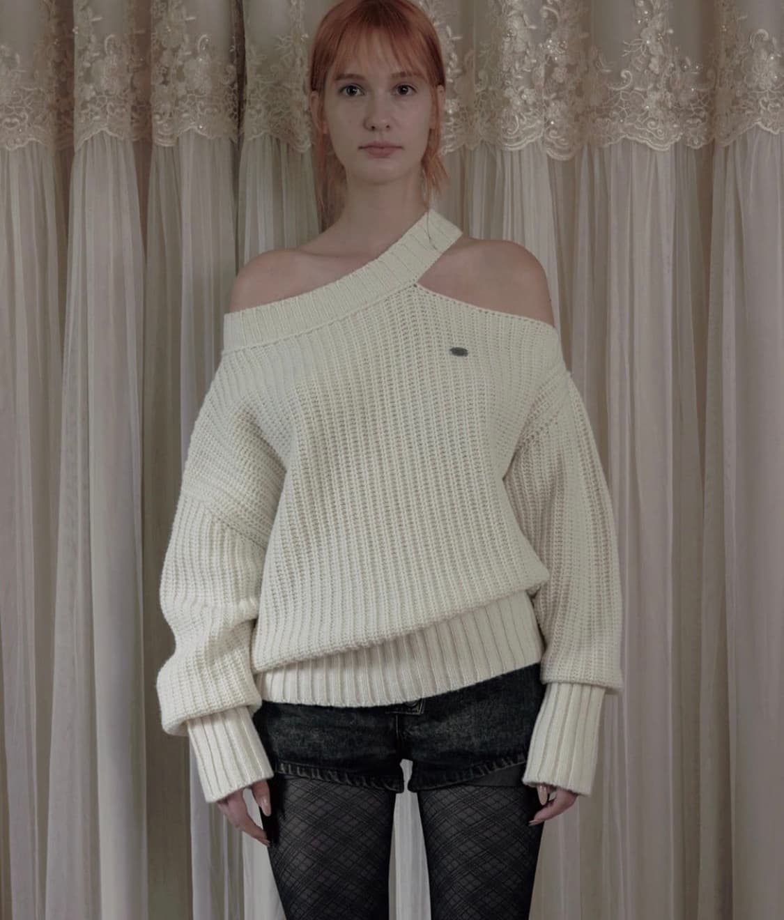 보헤미안서울 컷아웃 니트 크림 상품이미지1