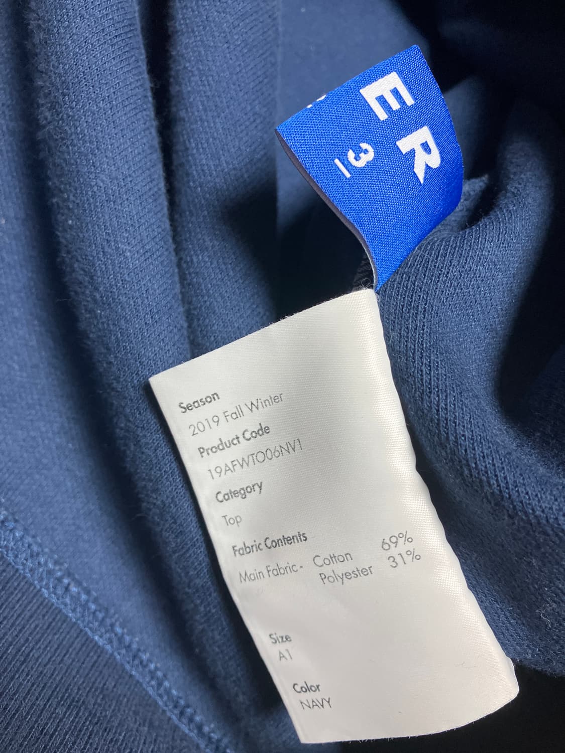 아더에러 유니버셜 맨투맨 네이비 상품이미지2