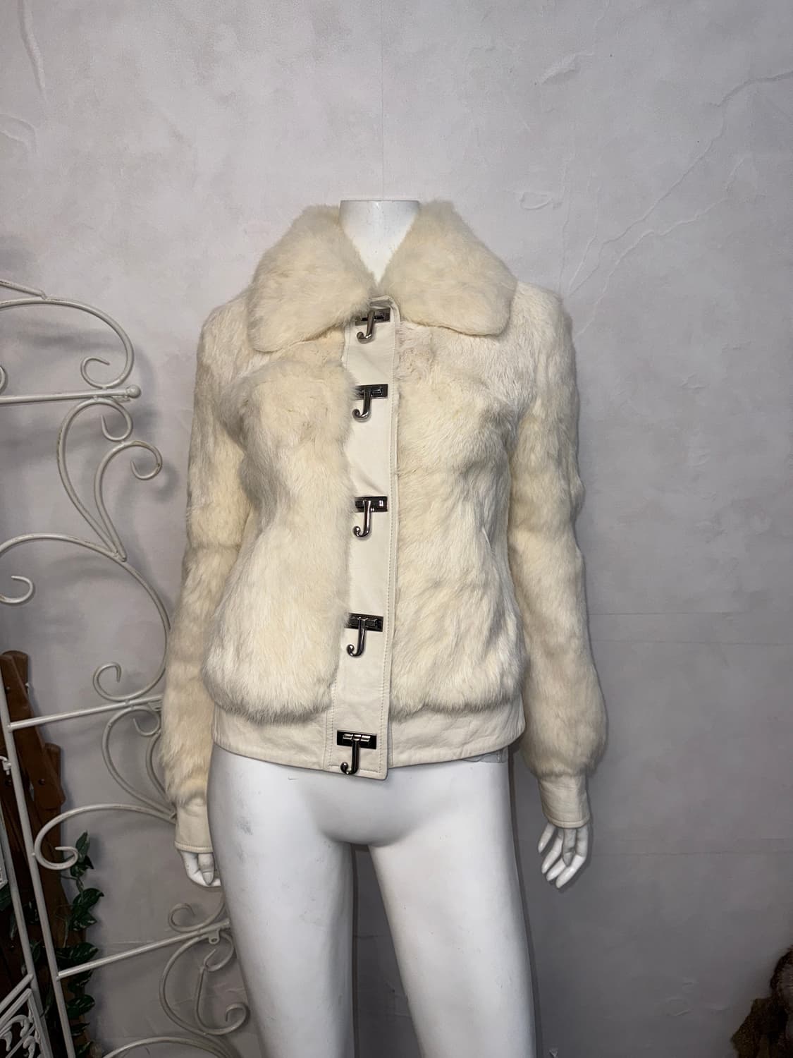 Juicy Couture white rabbit fur buckle jk 상품이미지5