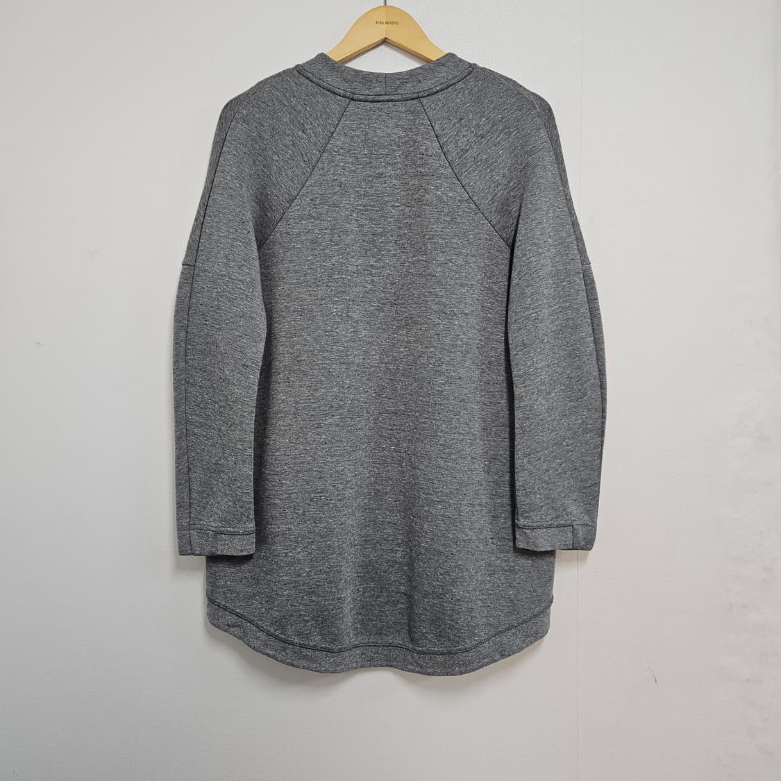 여성 L) 나이키 테크팩 브이넥 맨투맨 티셔츠 그레이 상품이미지3