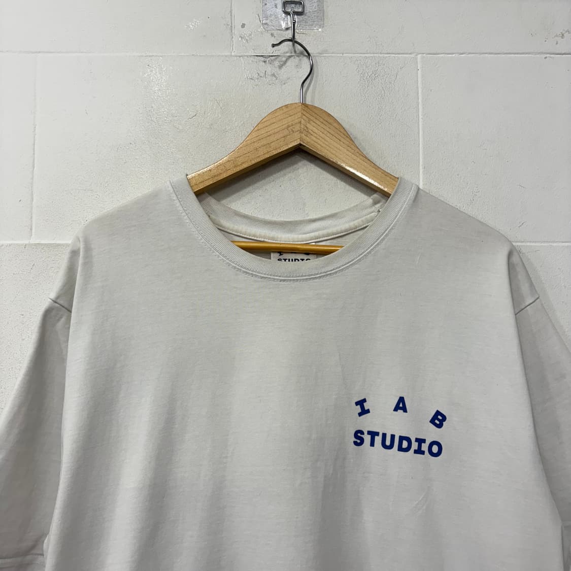 IAB studio 아이앱스튜디오 티셔츠 상품이미지2