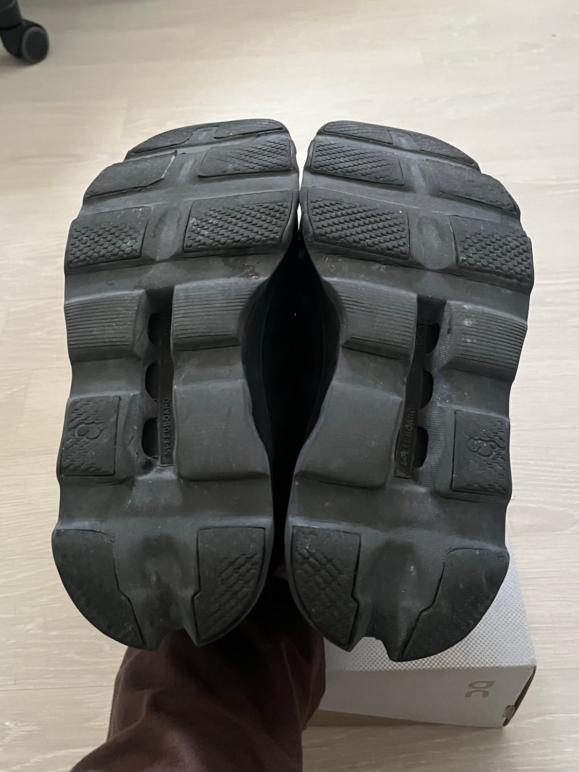 온러닝 클라우드몬스터 올 블랙  상품이미지4