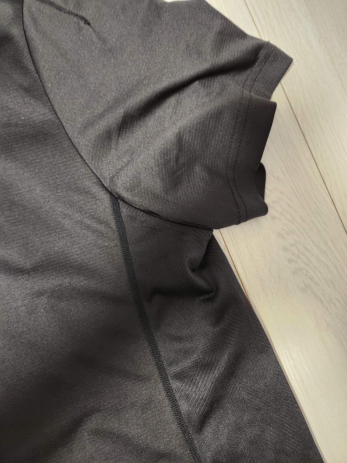 데상트 반팔티 KQJ 남성 자가드 반팔 티셔츠 SM121TTS25 BLK 상품이미지4