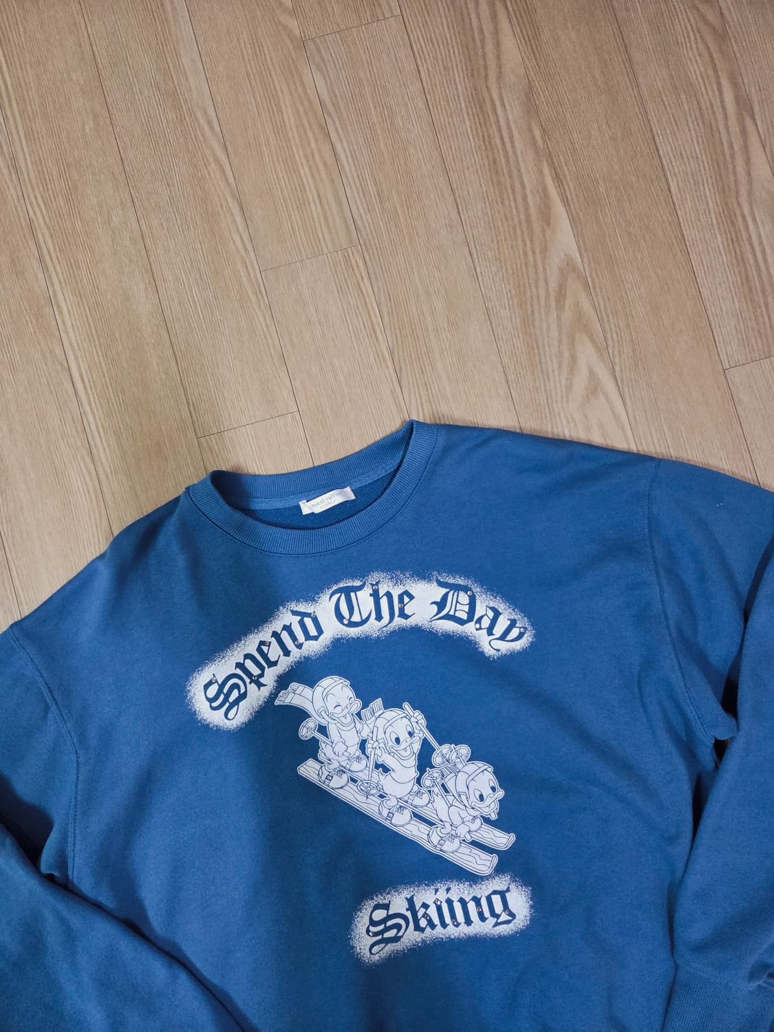 로베 디즈니 콜라보레이션 스카이 블루 맨투맨 상품이미지2