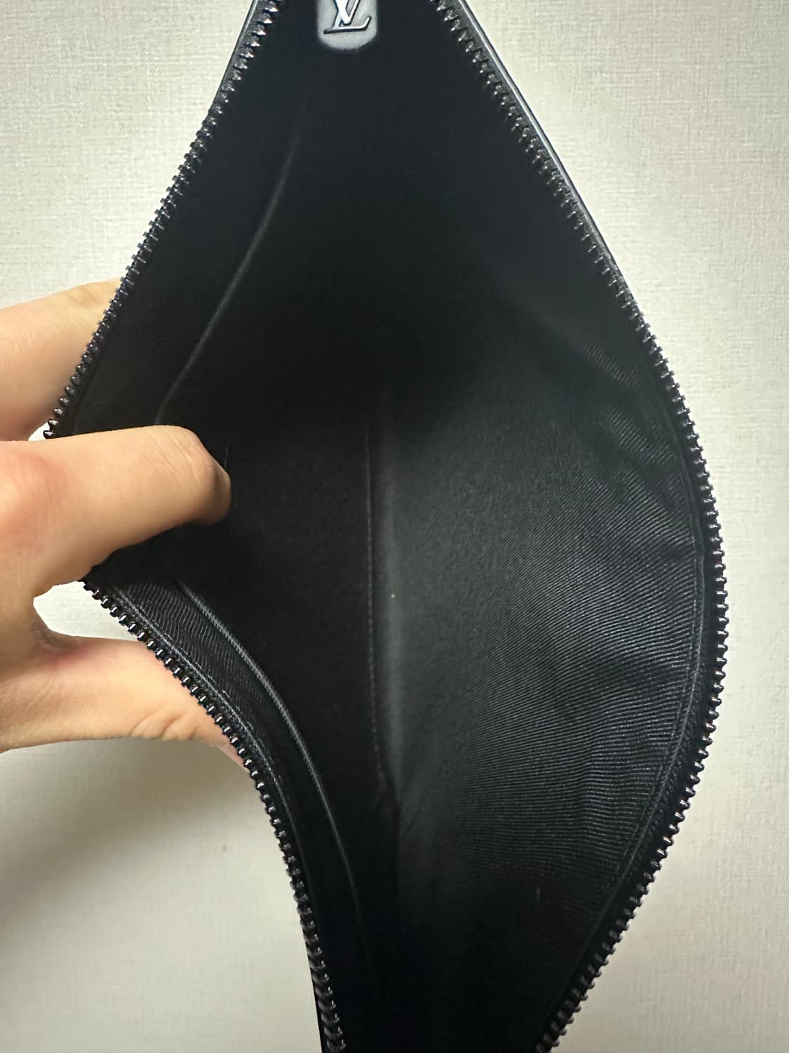 [상태A급]루이비통 섀도우 클러치백 상품이미지4