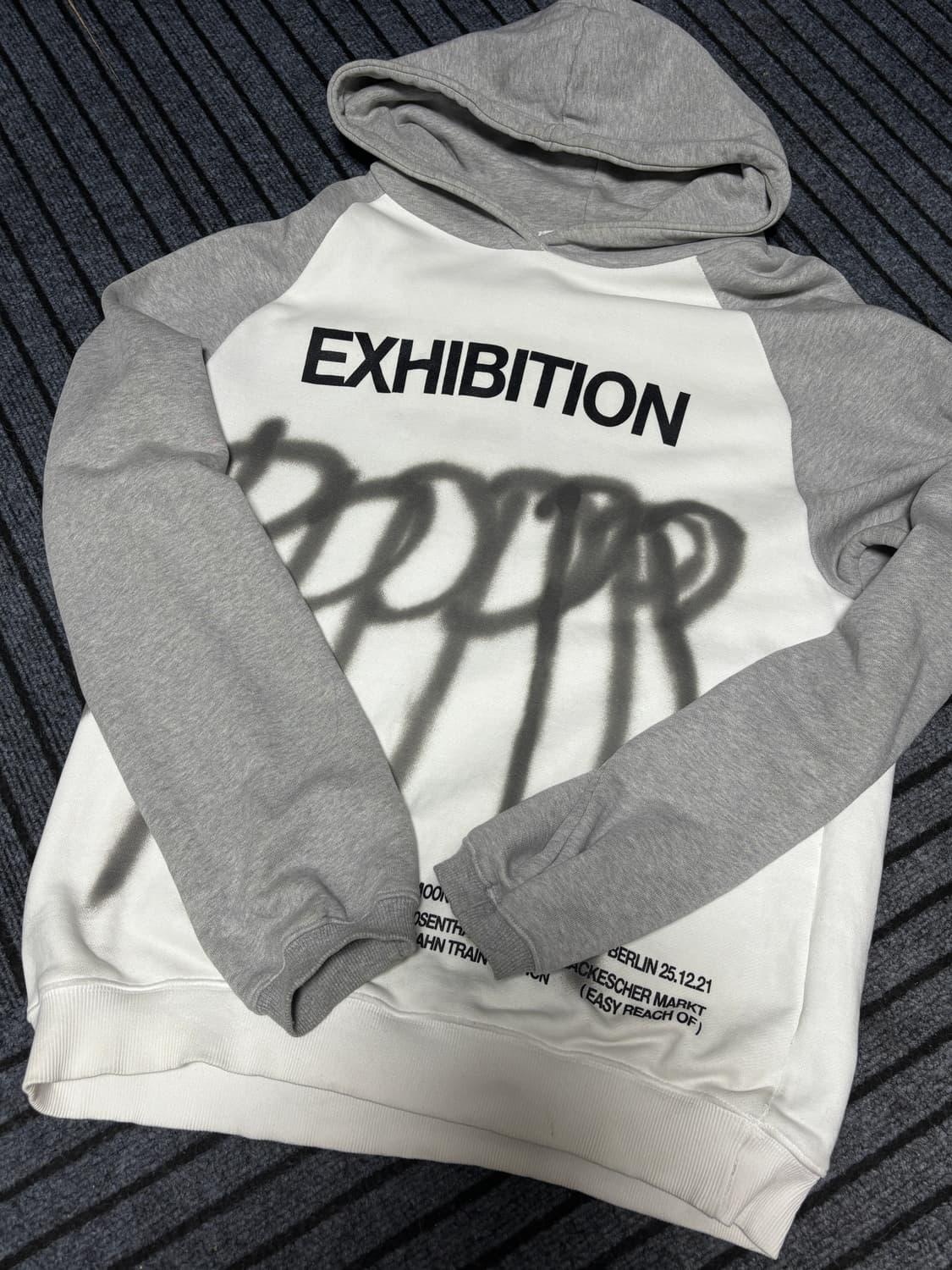 더뮤지엄비지터 베를린 exhibition 후드티 Free  상품이미지2