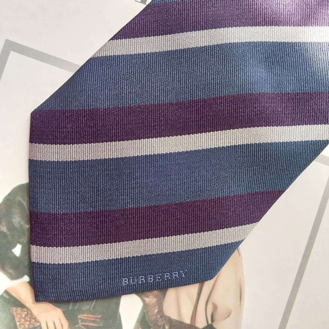 버버리 네이비 퍼플 스트라이프 넥타이 8.5cm A+등급 K2398
 상품이미지7