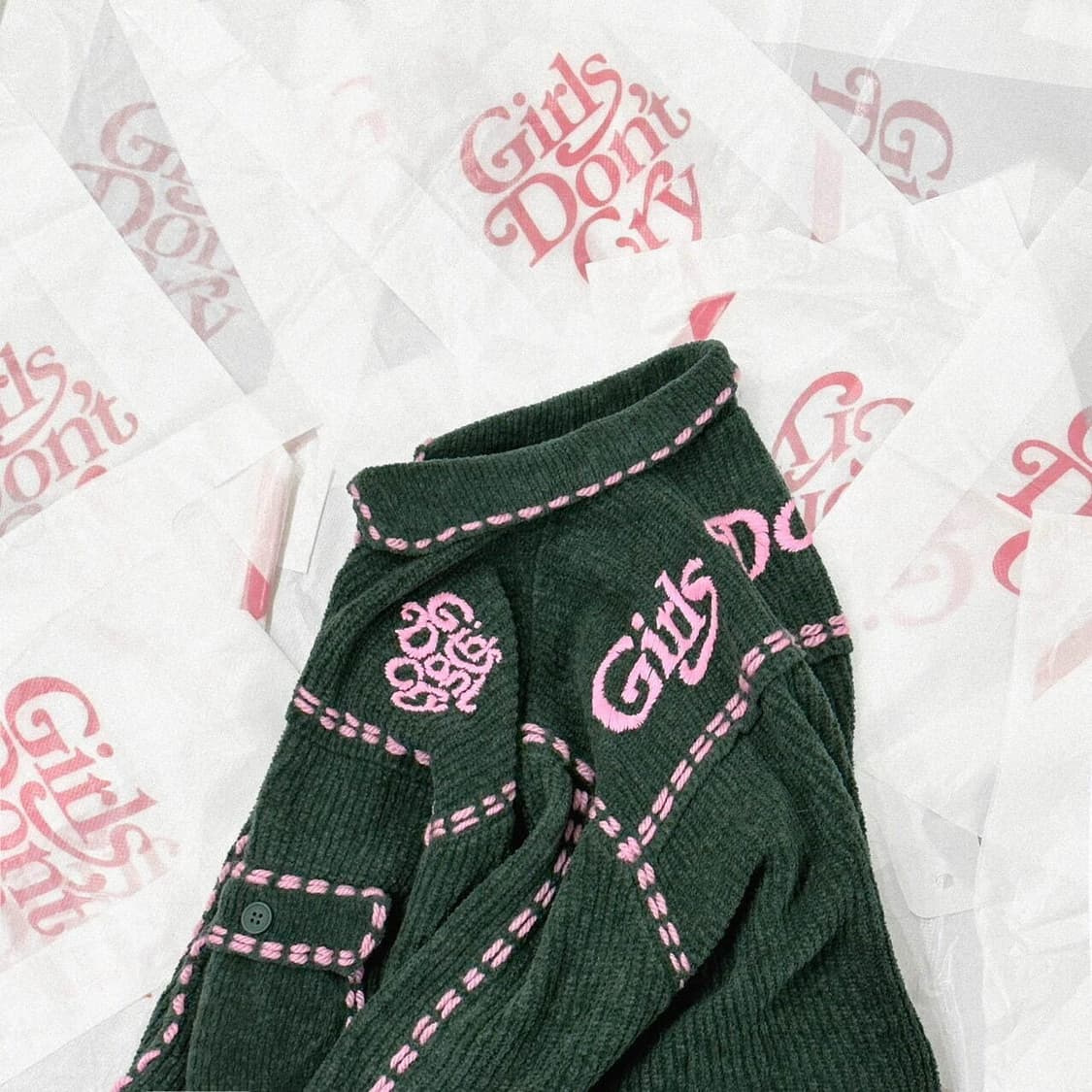 베르디 x 핀거림 가디건 팝니다 상품이미지4