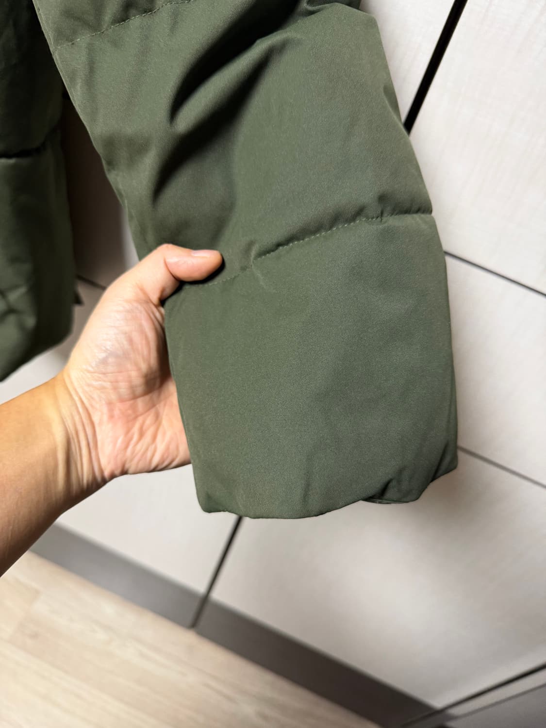 몽벨 Montbell 카키 패딩 점퍼 사이즈 105  새옷수준 상품이미지3