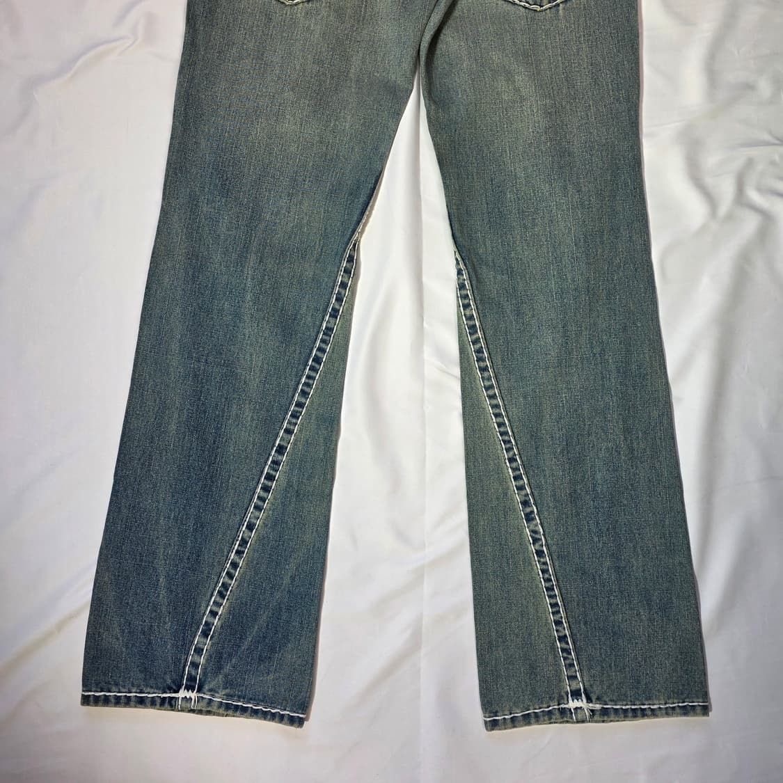 [34]트루릴리전 USA 화이트 스티치 부츠컷 데님 팬츠 상품이미지8