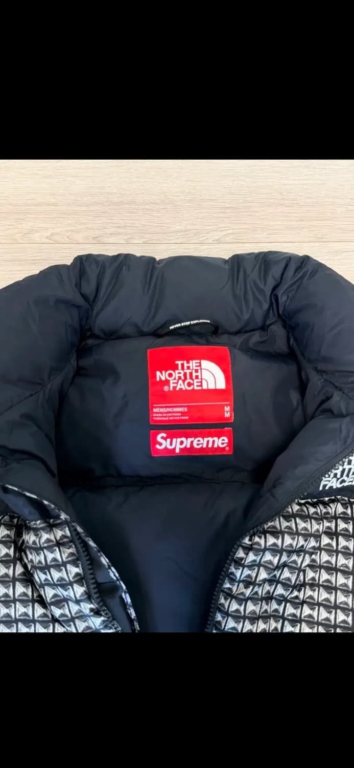 슈프림 x 노스페이스 스터드 눕시 패딩 M 상품이미지4