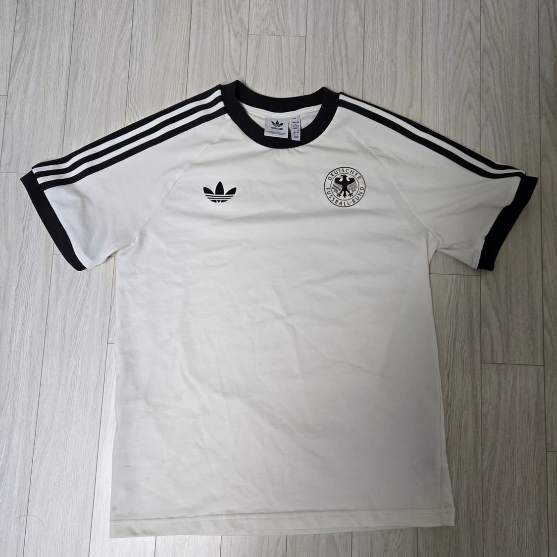 아디다스 독일 아디컬러 클래식 삼선 티셔츠 오프 화이트 상품이미지1