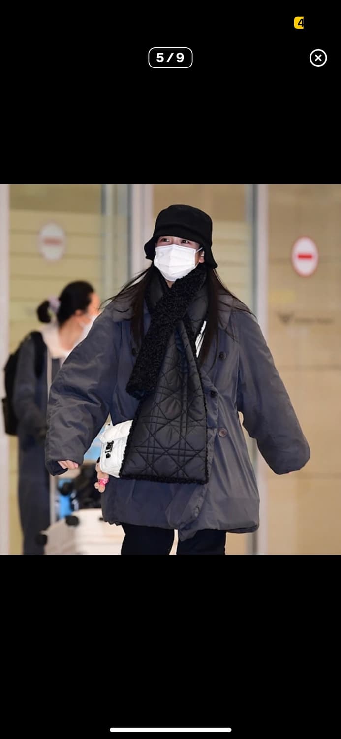 르메르 24FW 베이지 패딩 재킷 상품이미지5