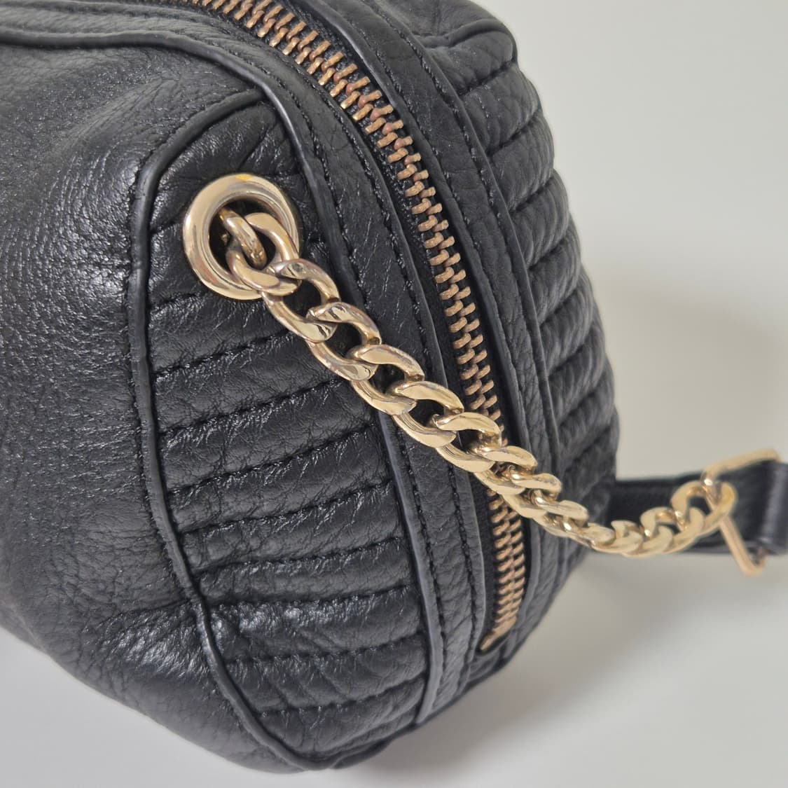 쥬시꾸뛰르(Juicy Couture) 블랙 미니 체인 크로스백 상품이미지6