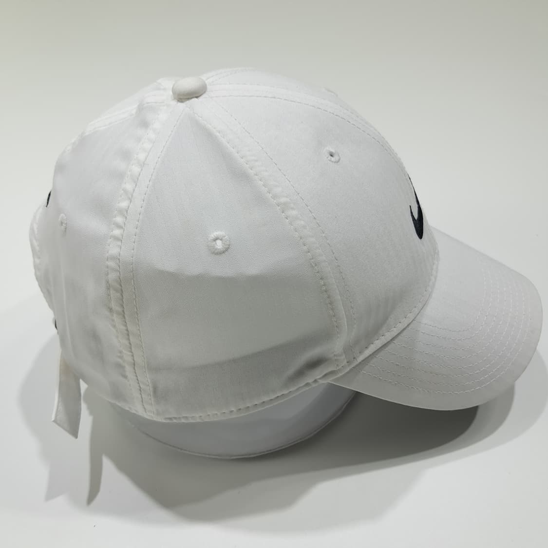 나이키 골프 레거시91 드라이핏 화이트 & 블랙 스우시 볼캡 P2058 상품이미지4
