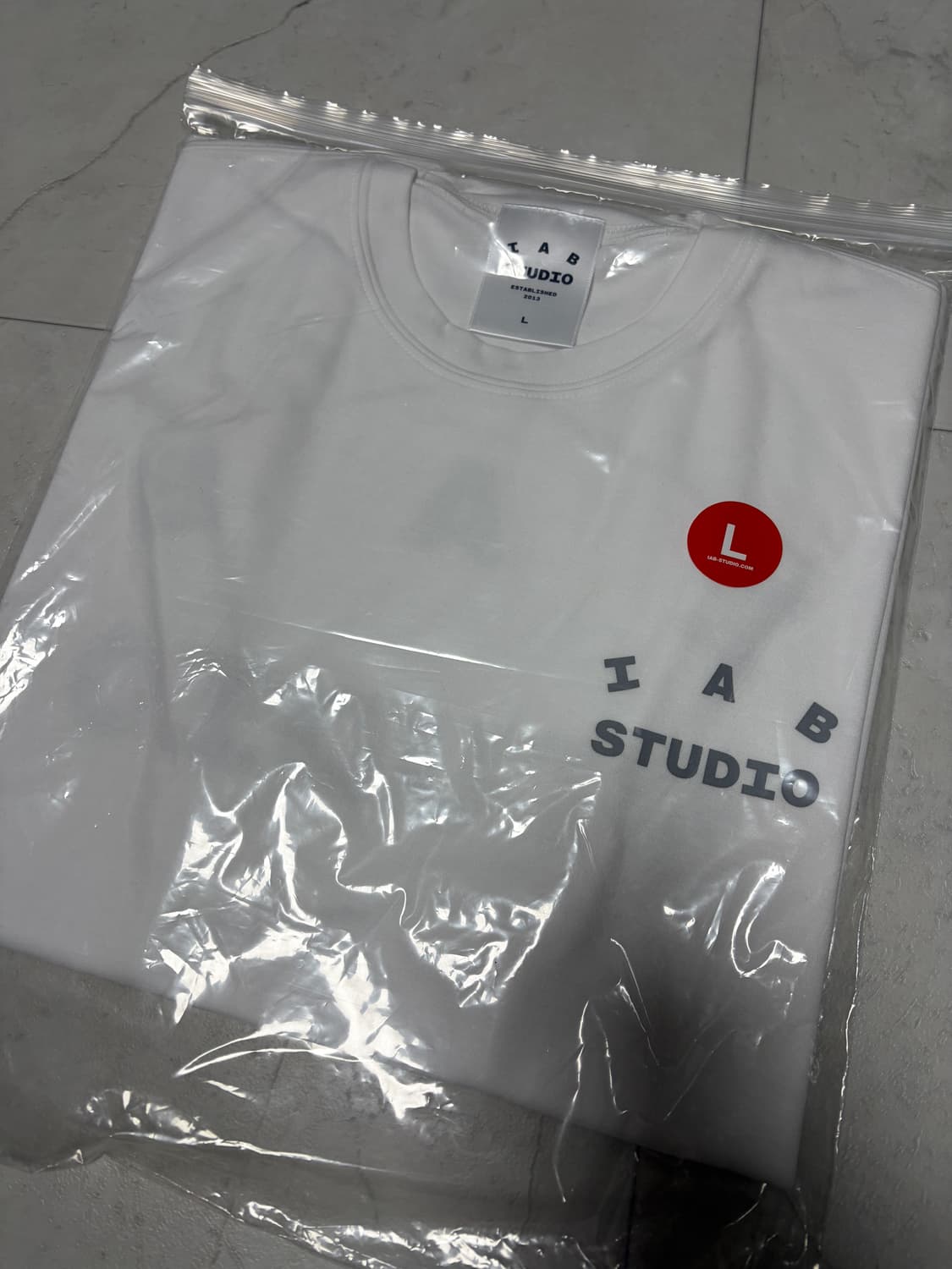 아이앱 스튜디오 티셔츠 화이트 그레이 상품이미지4