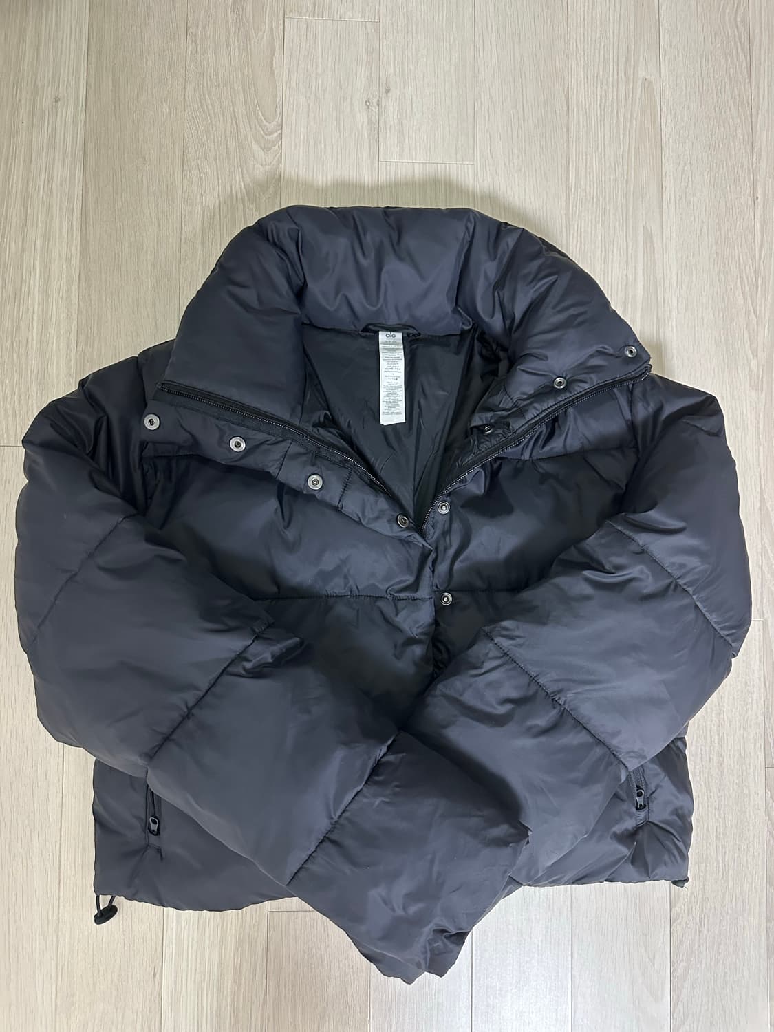 Alo yoga 알로 골드 러쉬 푸퍼 [블랙-S] 상품이미지5