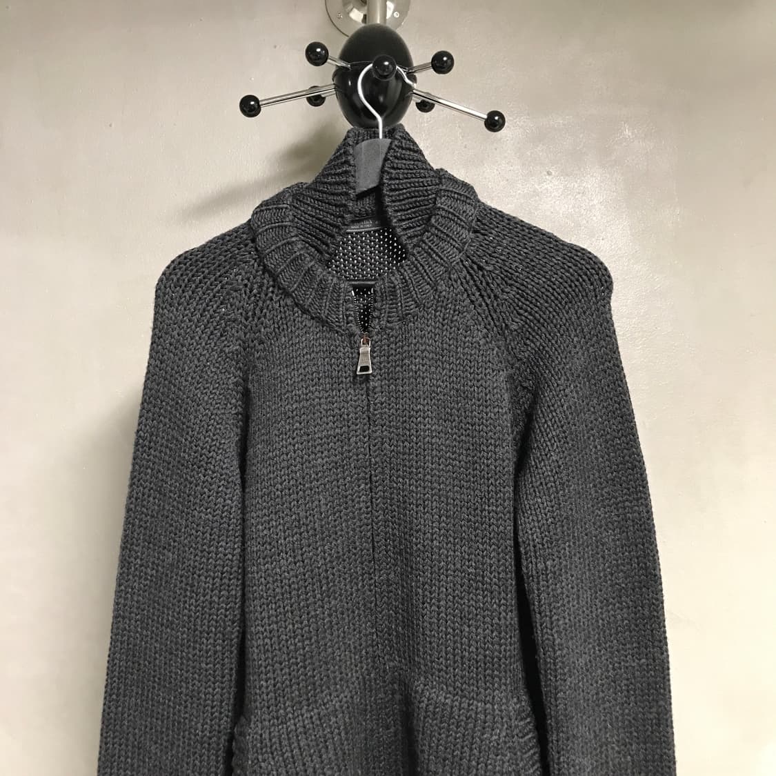 프라다 니트 집업 차콜 48 상품이미지2