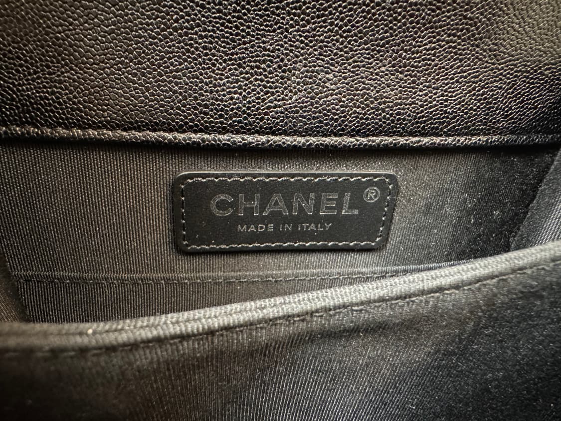 샤넬 보이 버티컬 플랩백 사첼백 캐비어 은장 29번대 상품이미지10