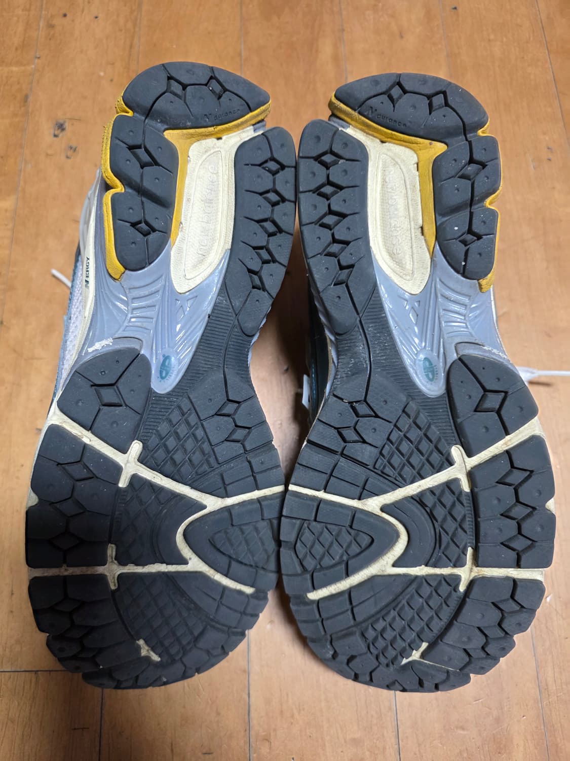 뉴발란스 M1906R. 260 상품이미지4