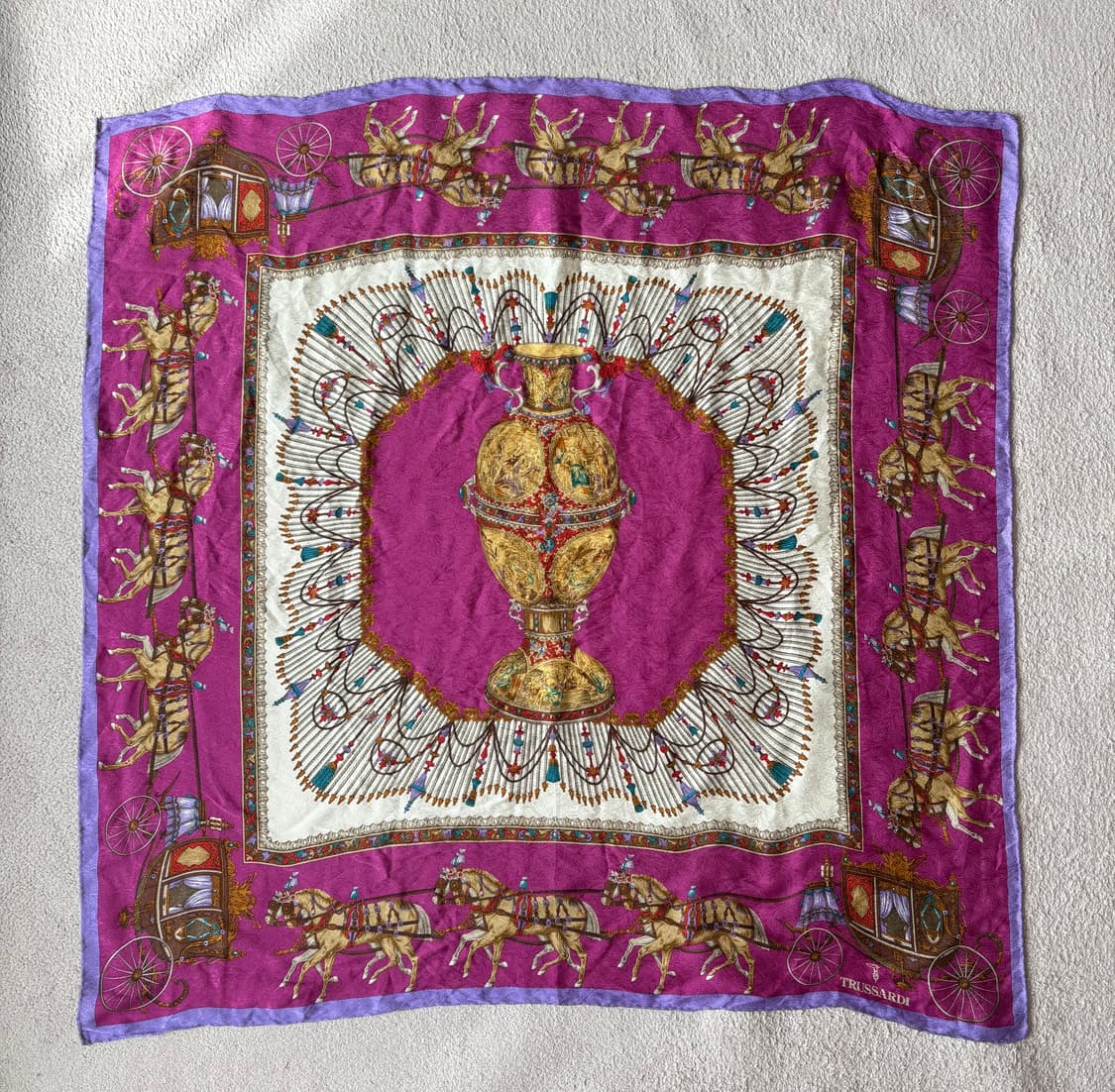 [희귀템] 트루사르디 마차 항아리 패턴 실크 스카프 상품이미지1