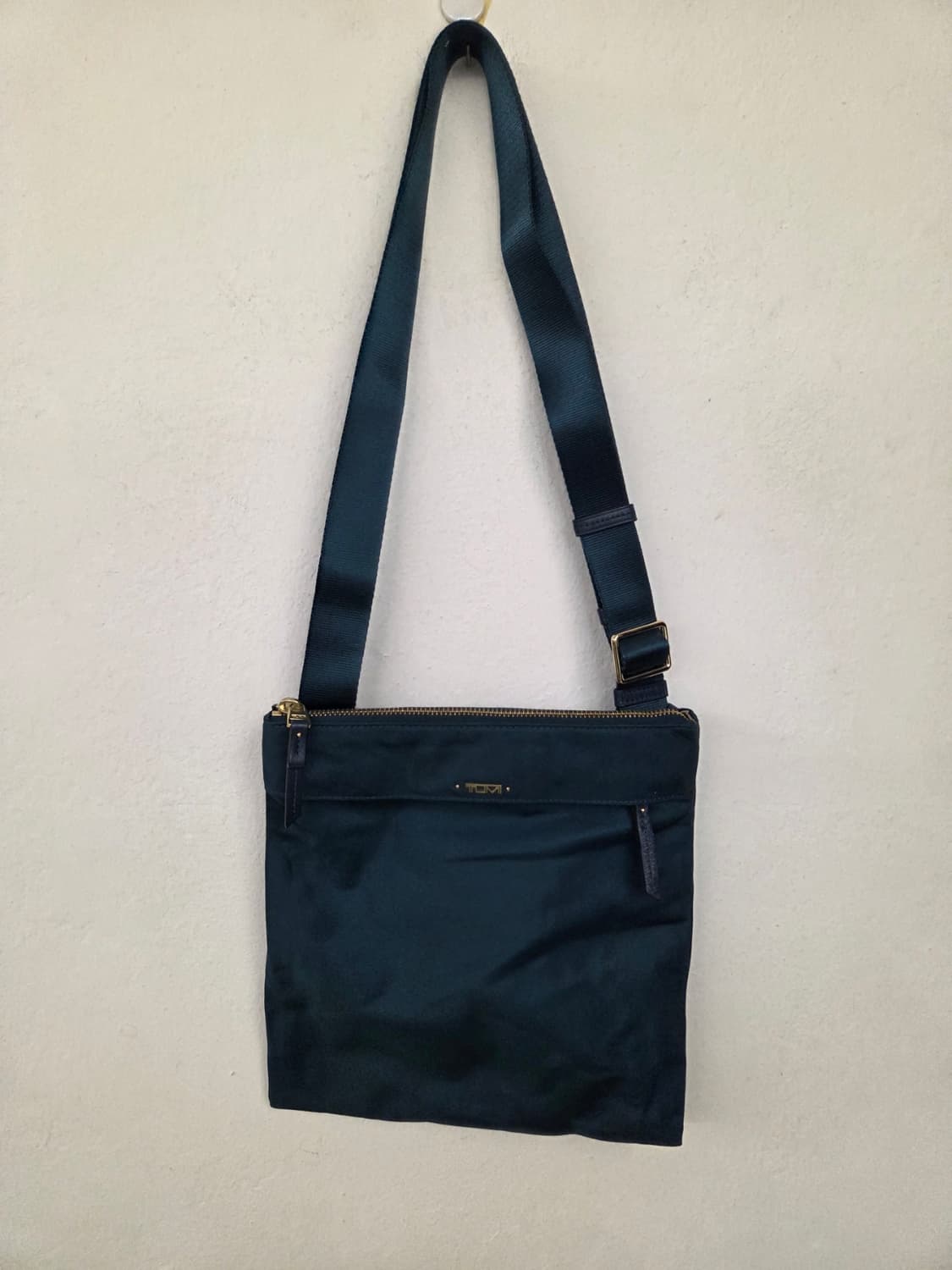 투미 크로스백 상품이미지2