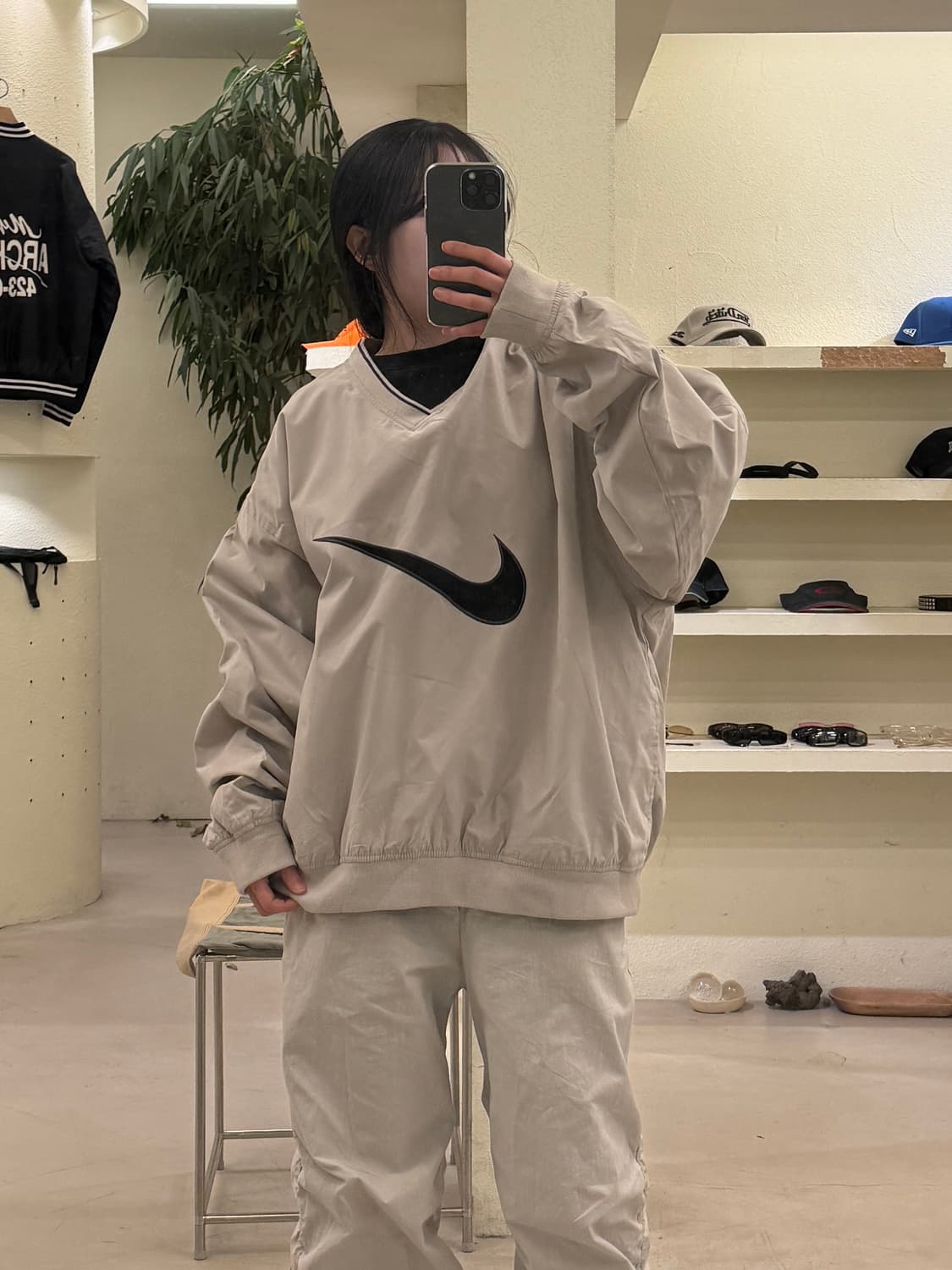 나이키 올드스쿨 빅로고 베이지 웜업 U277 상품이미지1