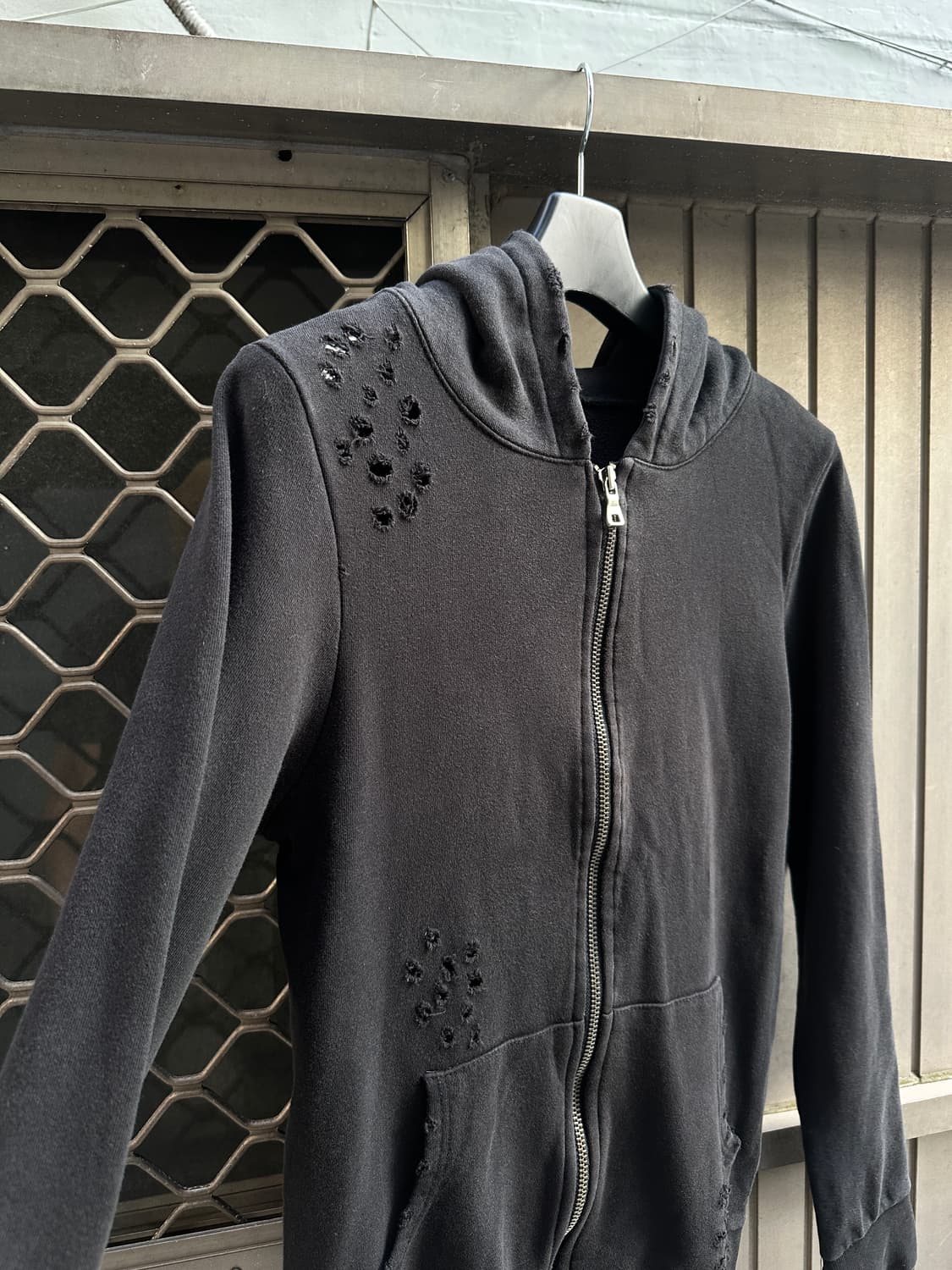 Distressed cut line 2way hood black 상품이미지3
