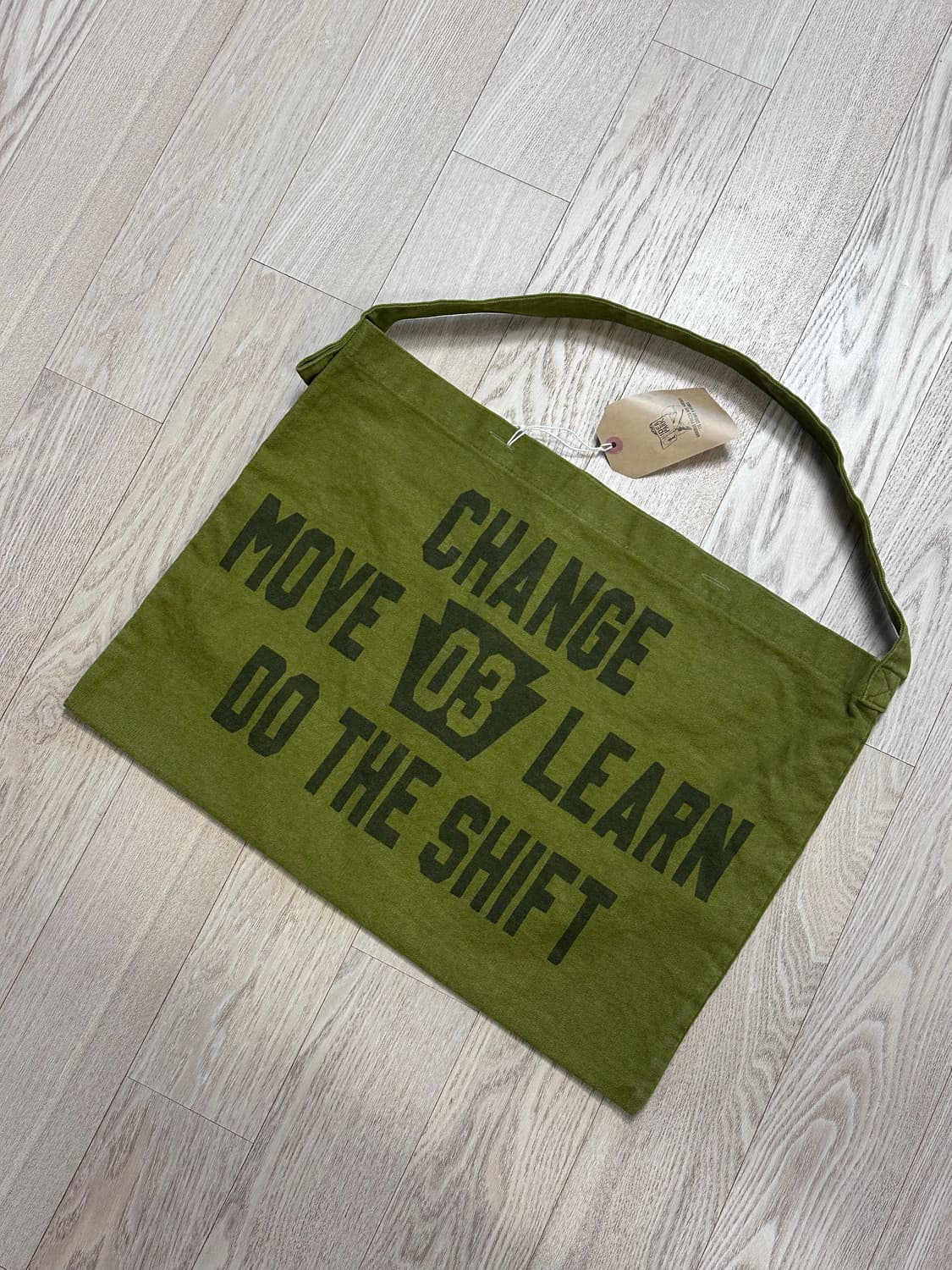 컬렉트피시스 CML 메신저 백 올리브 그린 상품이미지1