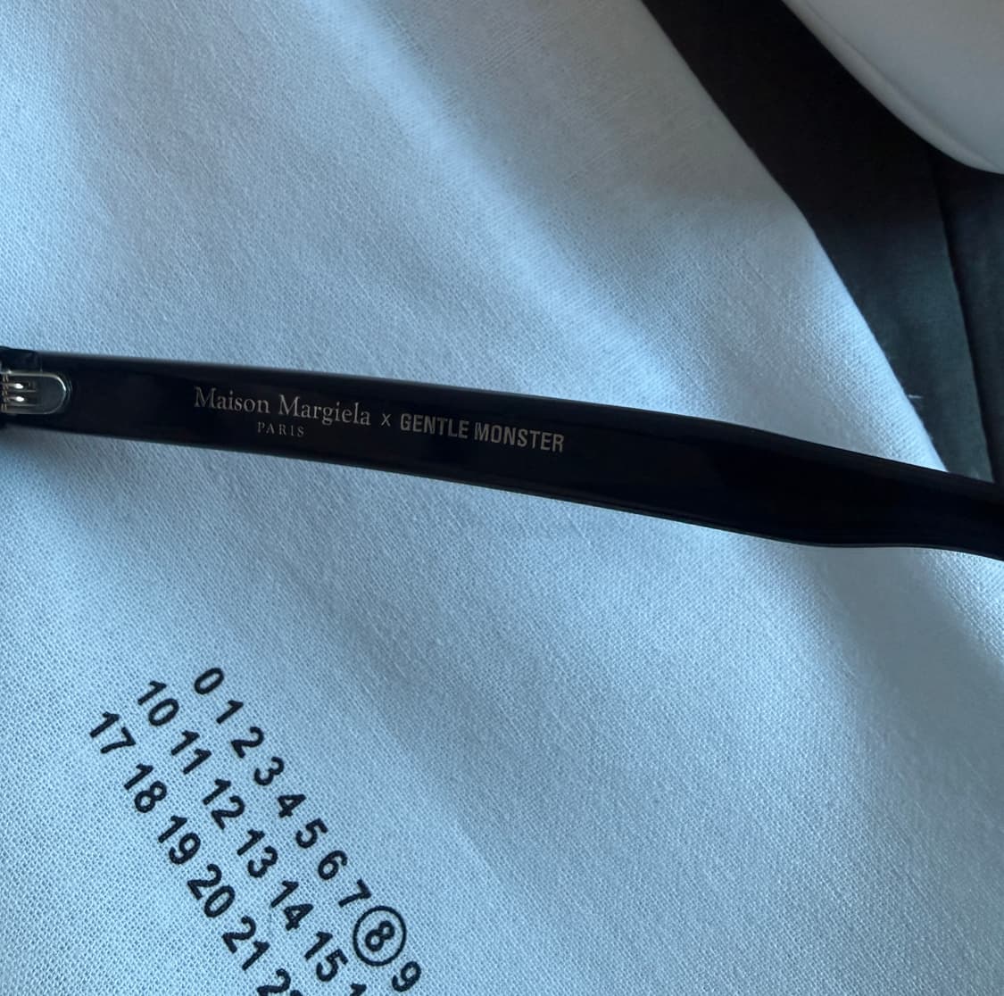 젠틀몬스터 메종마르지엘라 mm010s 블랙 상품이미지3