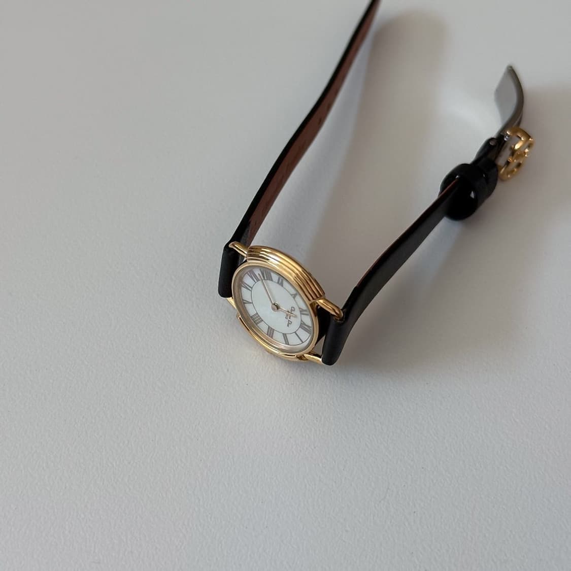 디올 쉘다이얼 cd버클 워치 상품이미지9