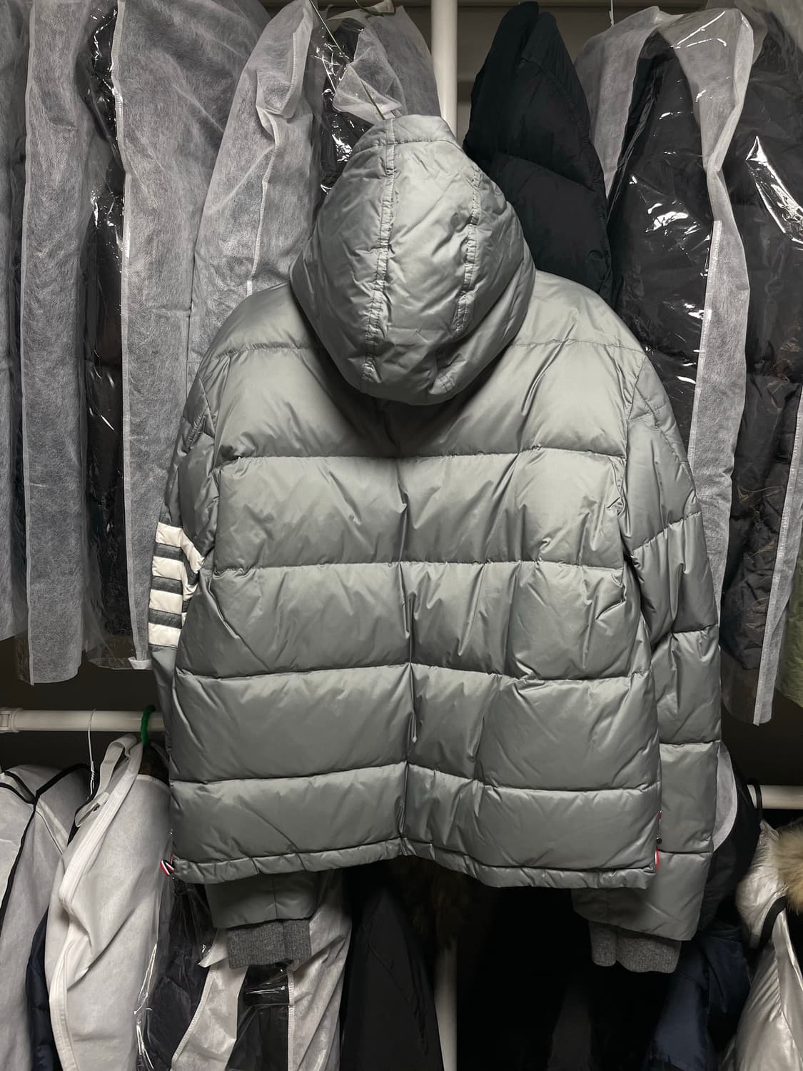[3사이즈] 톰브라운 매트 나일론 사선 다운 봄버 패딩 자켓 상품이미지5