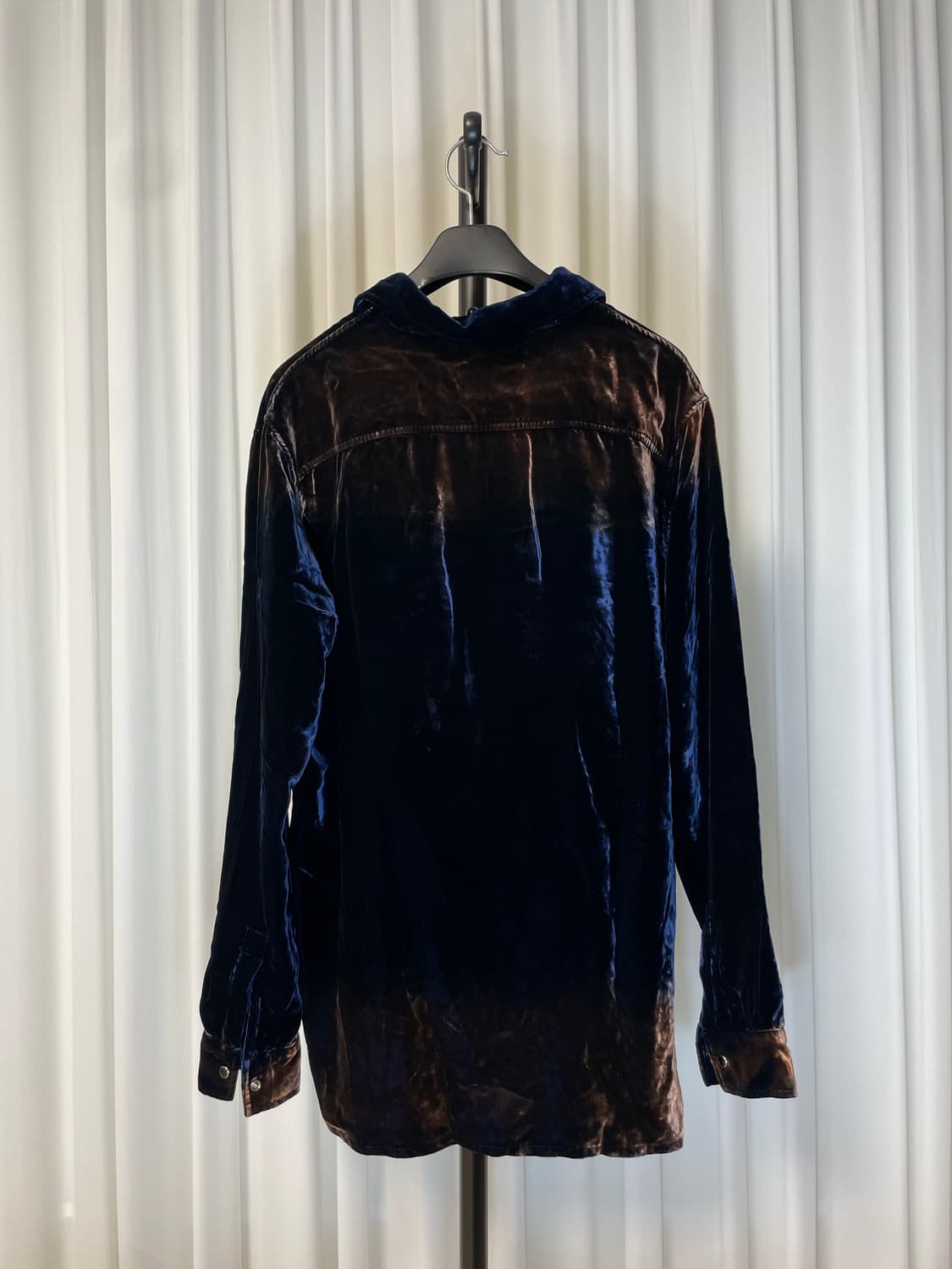 생로랑 오버사이즈 블리치드 벨벳 셔츠 상품이미지2