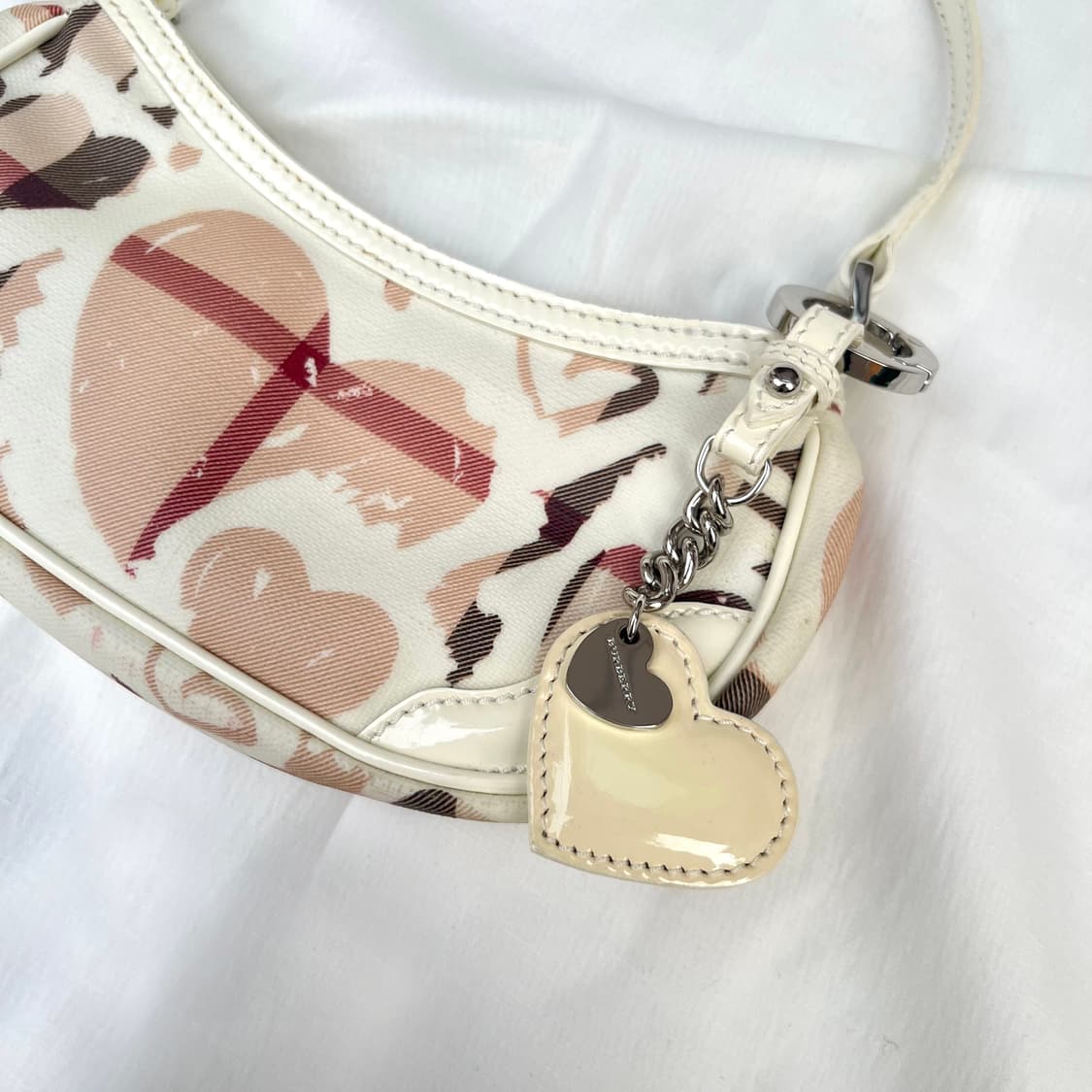 Burberry 버버리 하트 체크 키링백 상품이미지4