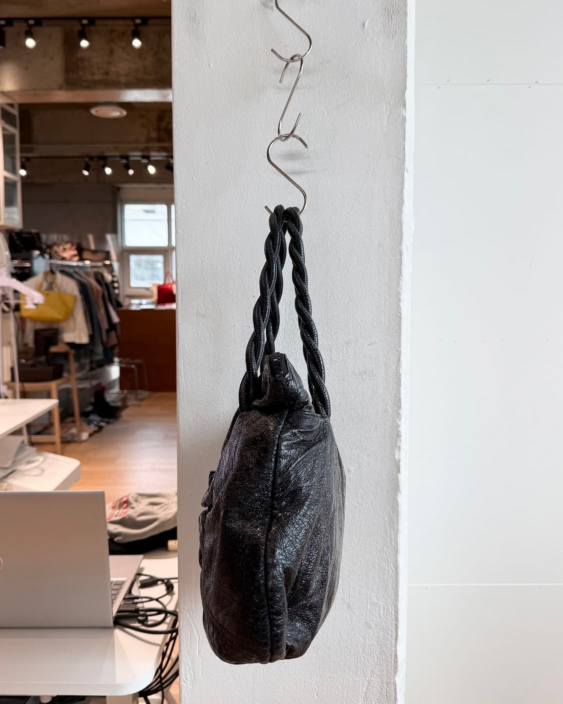 살바토레 페라가모 블랙 레더 숄더백  상품이미지3