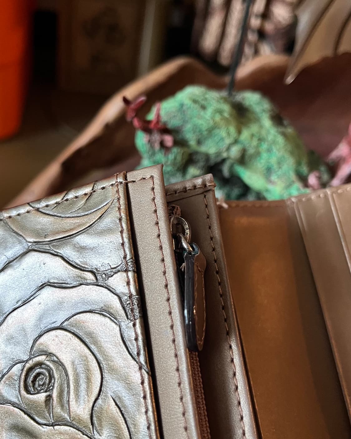 KATHARINE HAMNETT Metallic Rose Wallet  상품이미지10